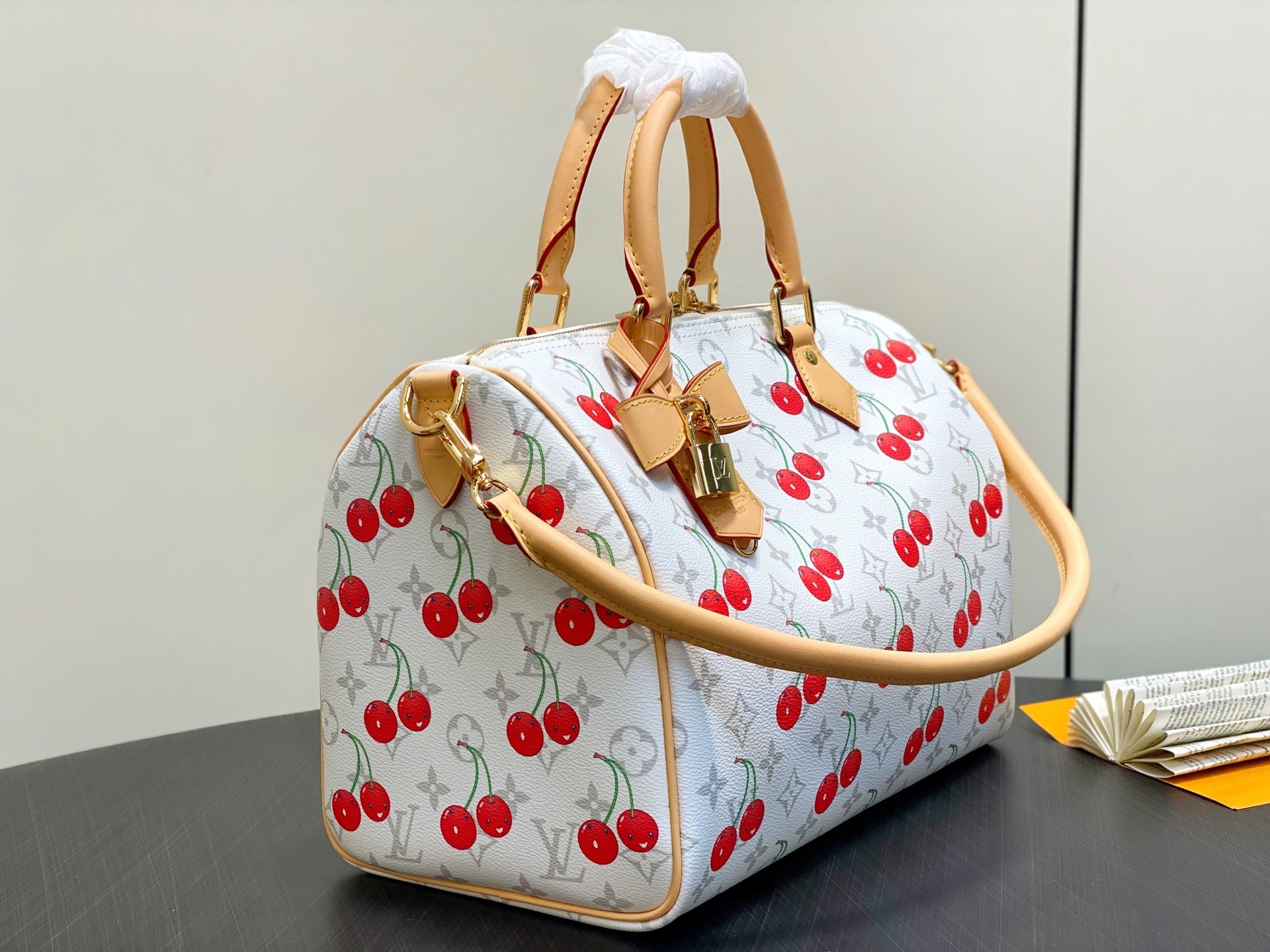 [TOP] Louis Vuitton LV Speedy Soft 30 Bag with Cherry Pattern 30 x 21 x 17cm - White