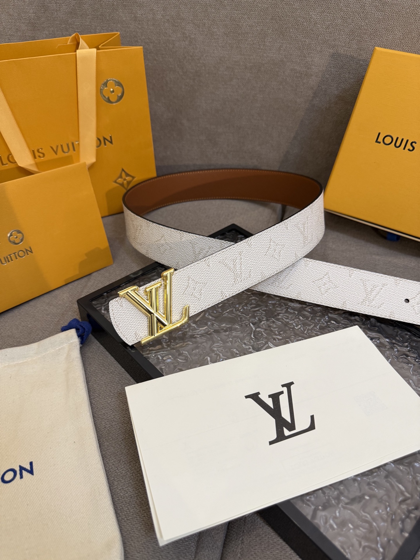 [TOP] Louis Vuitton LV  Belt - White