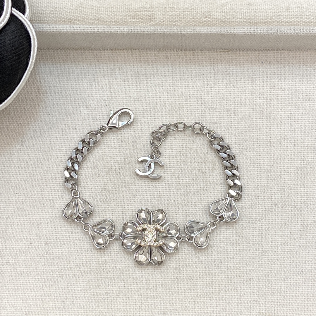 [TOP] CHANEL Metal/Diamond Bracelet - Silver