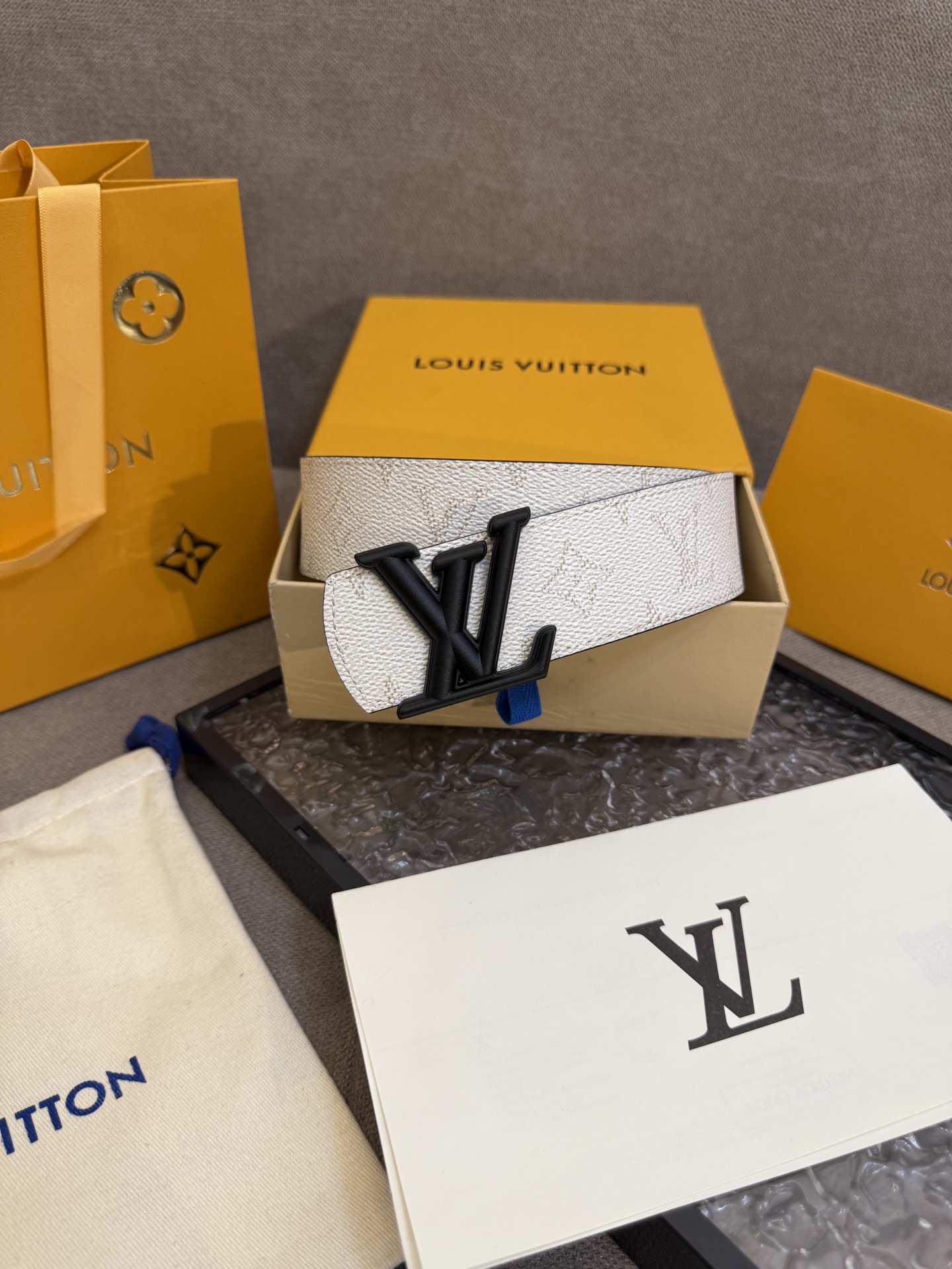 [TOP] Louis Vuitton LV  Belt - White