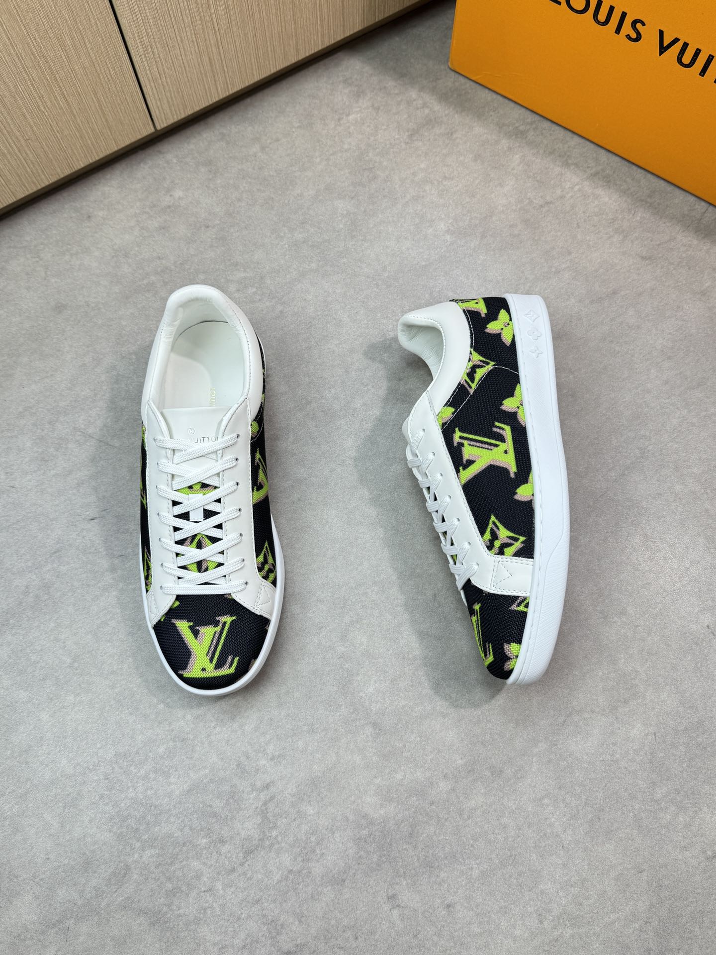 [TOP] Louis Vuitton LV Men's Casual Sports Sneakers - 3 Colors