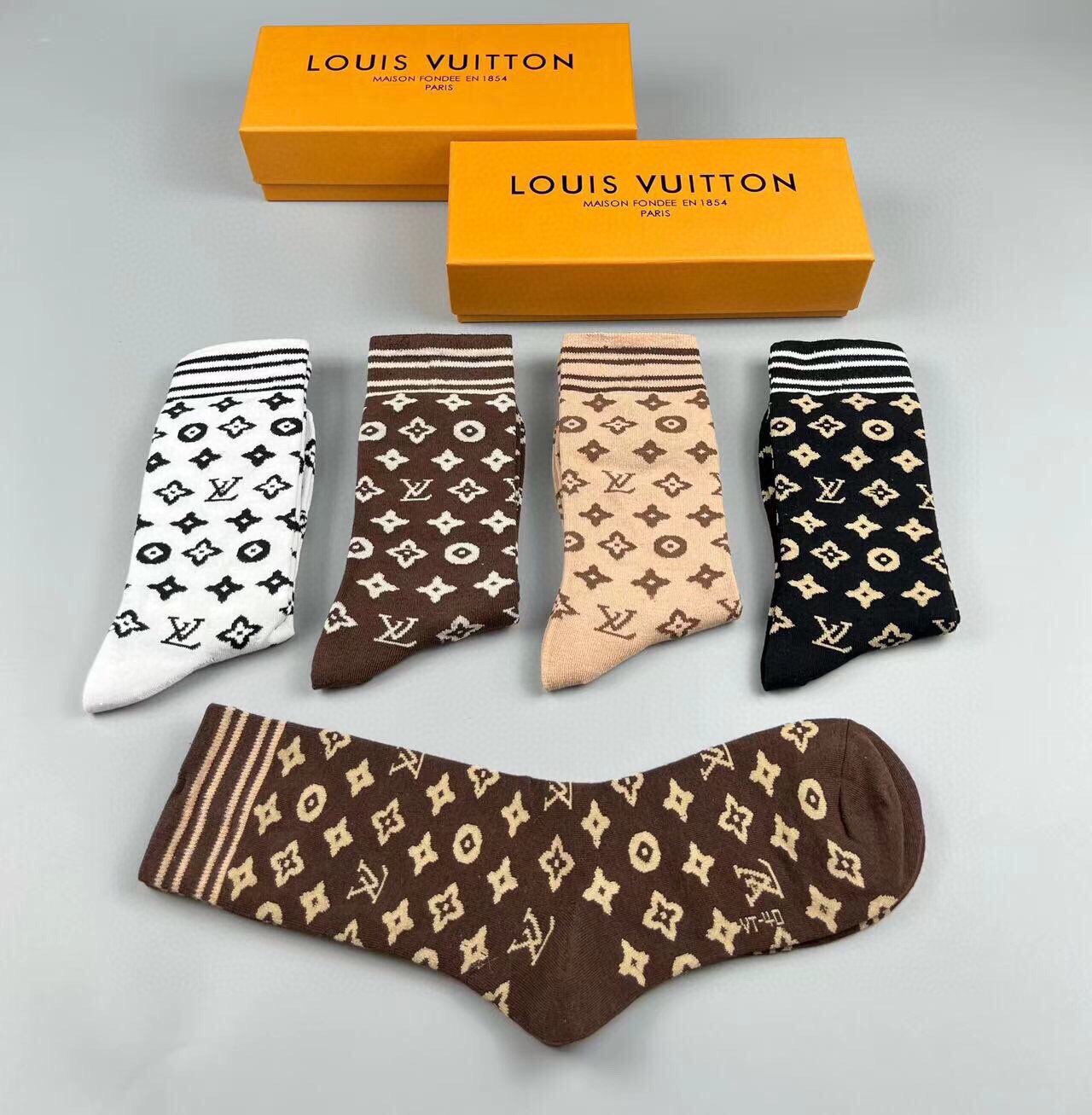[TOP] Louis Vuitton LV Socks - 5 Pieces as a Set