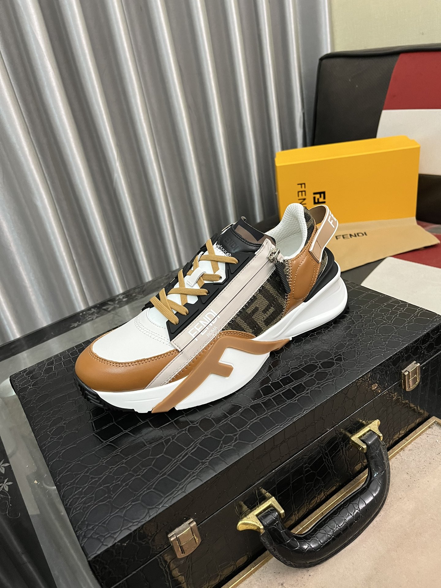 [TOP] FENDI Men's Casual Shoes - 4 Colour