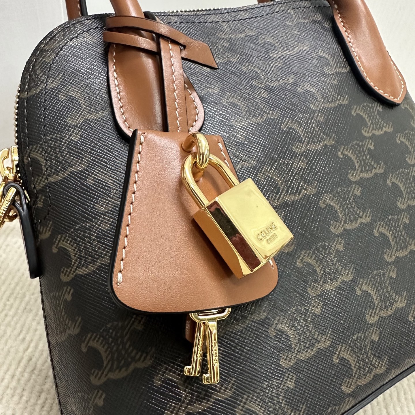 [TOP] CELINE Teen Honorine Bag 22x17.5x9.5cm - Brown