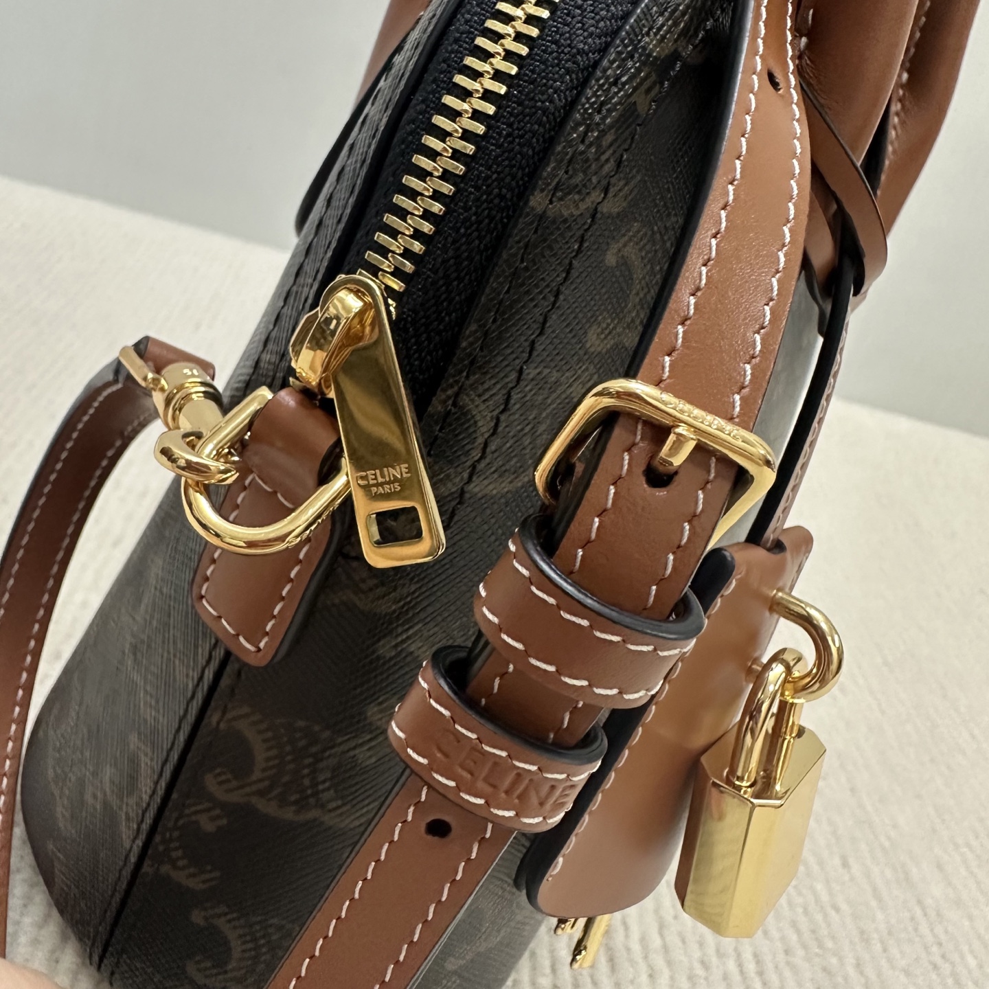 [TOP] CELINE Teen Honorine Bag 22x17.5x9.5cm - Brown