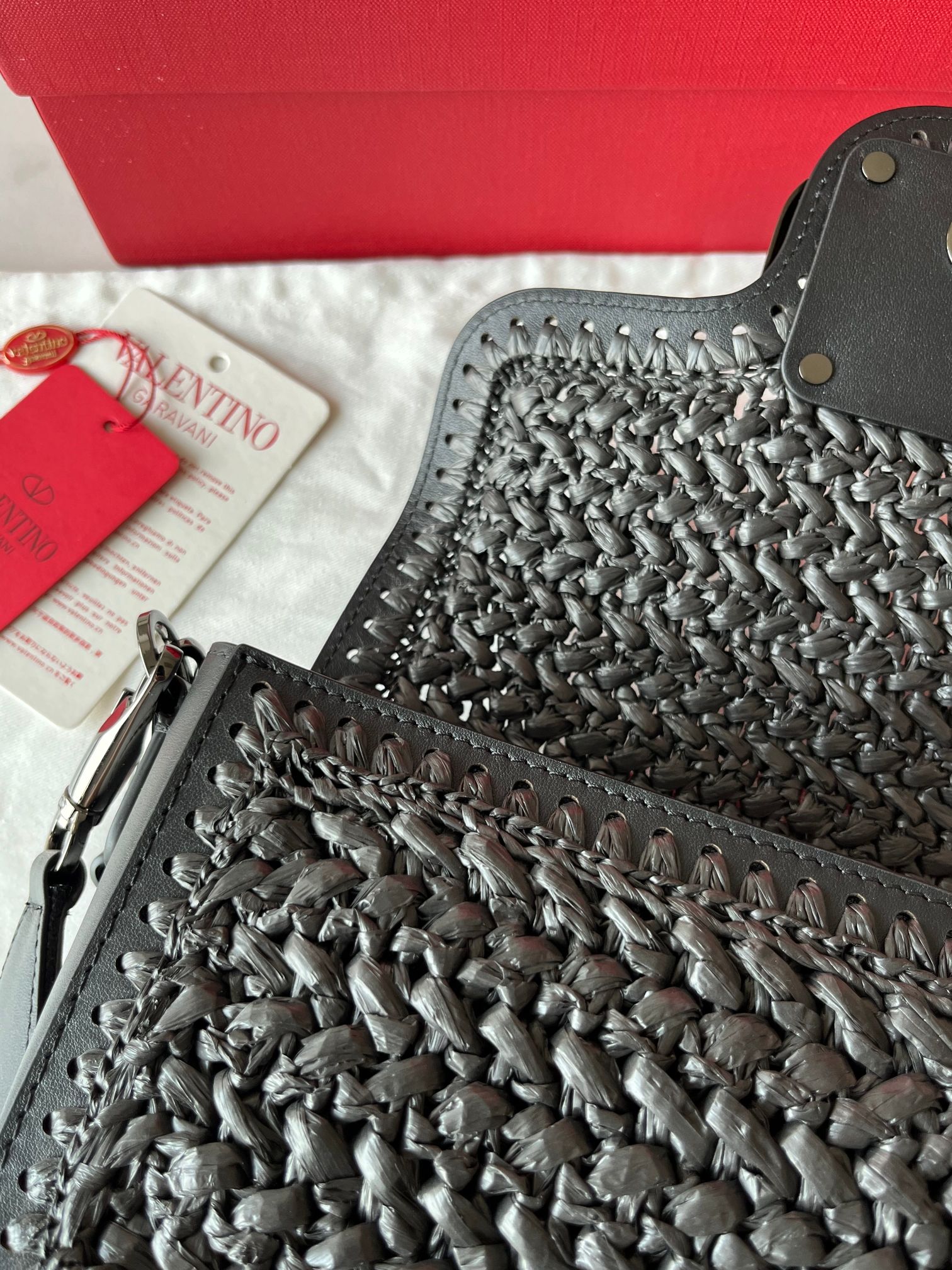 [TOP] VALENTINO Garavani Loco Bag 23.5x18x8cm - Black