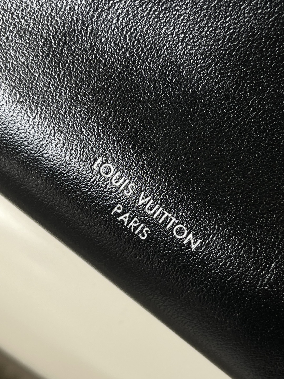 [TOP] Louis Vuitton LV Pochette Vibe Handbag 25x 10x7.5cm - Black