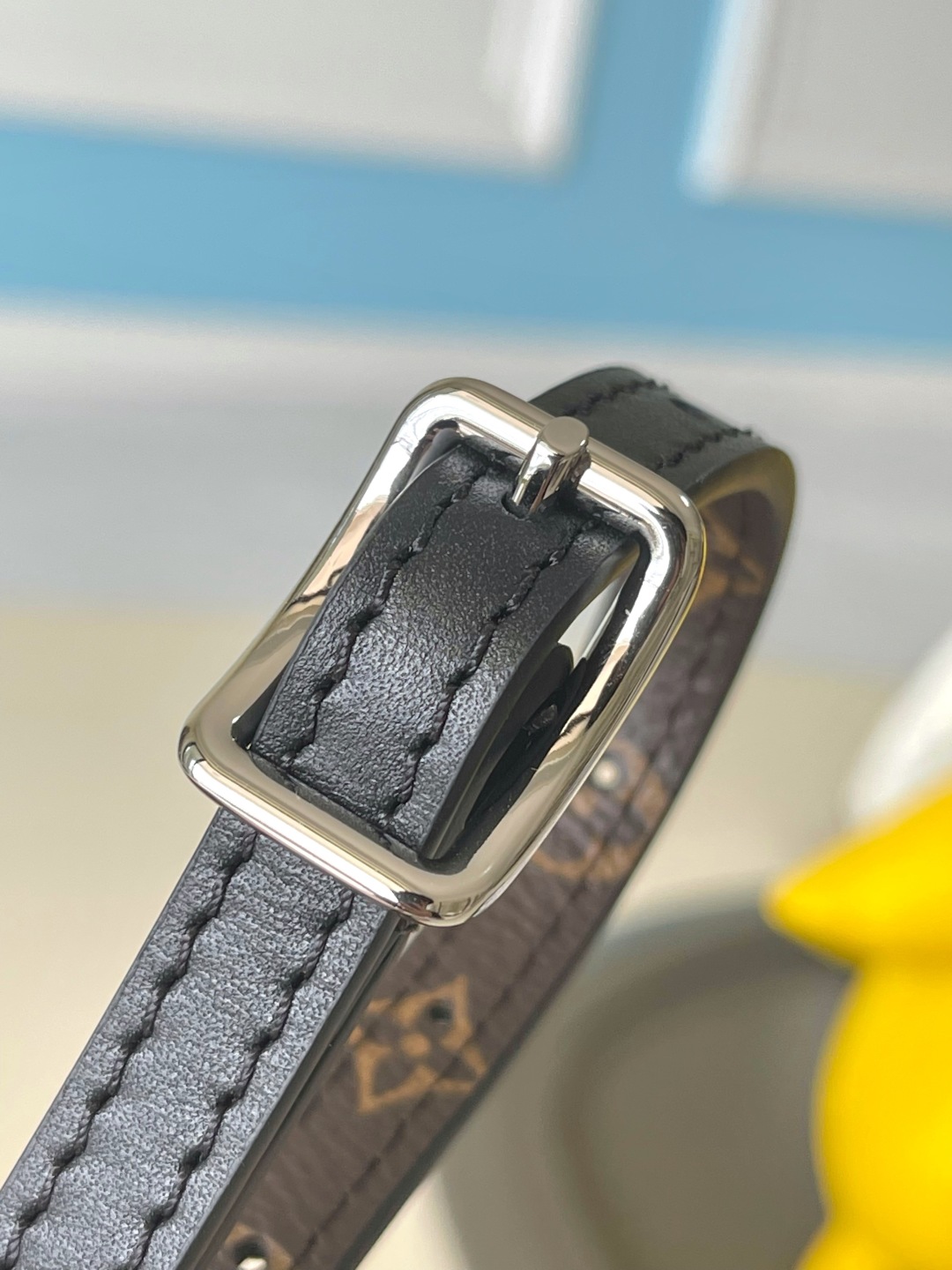 [TOP] Louis Vuitton LV Pochette Vibe Handbag 25x 10x7.5cm - Black