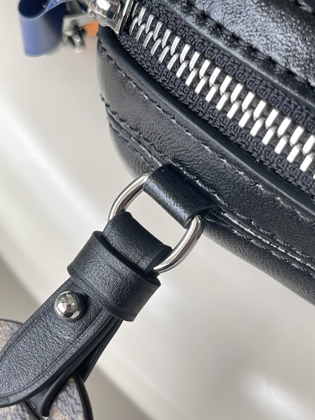 [TOP] Louis Vuitton LV Pochette Vibe Handbag 25x 10x7.5cm - Black