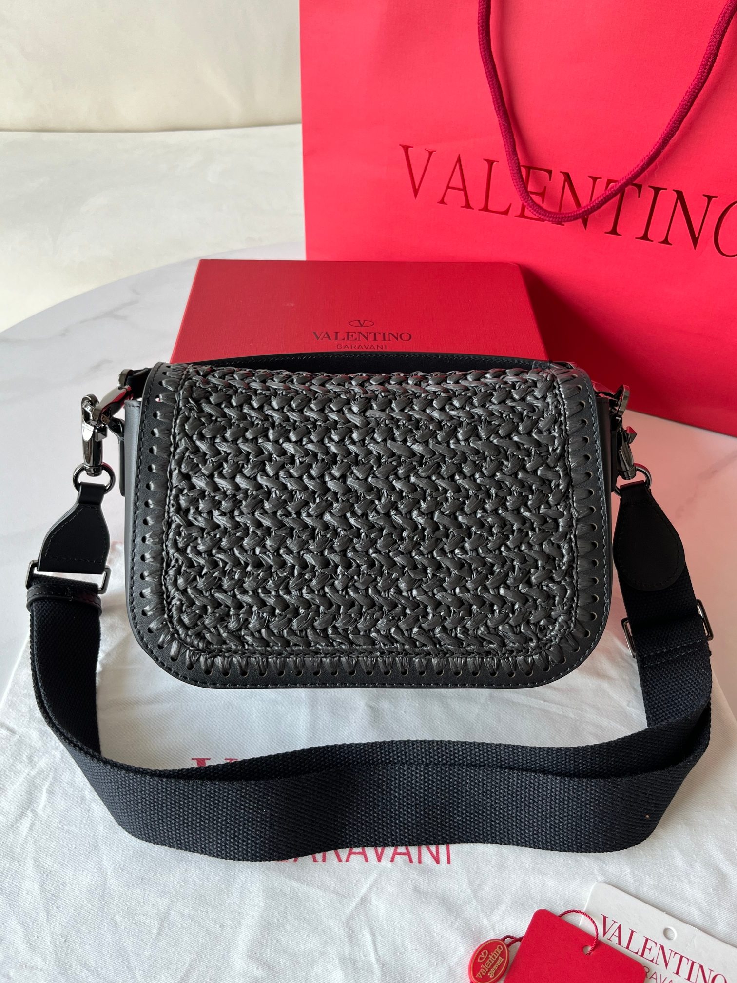 [TOP] VALENTINO Garavani Loco Bag 23.5x18x8cm - Black