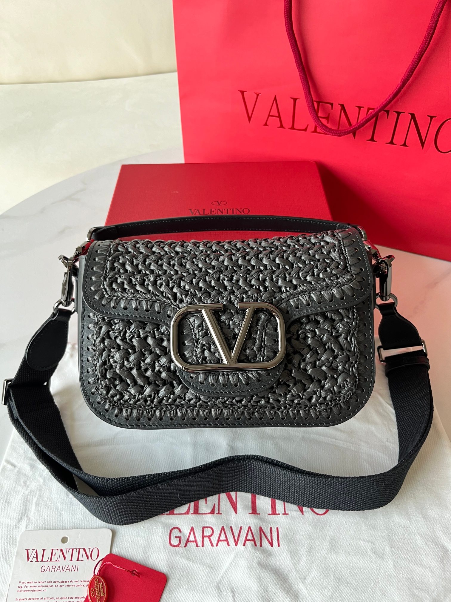 [TOP] VALENTINO Garavani Loco Bag 23.5x18x8cm - Black