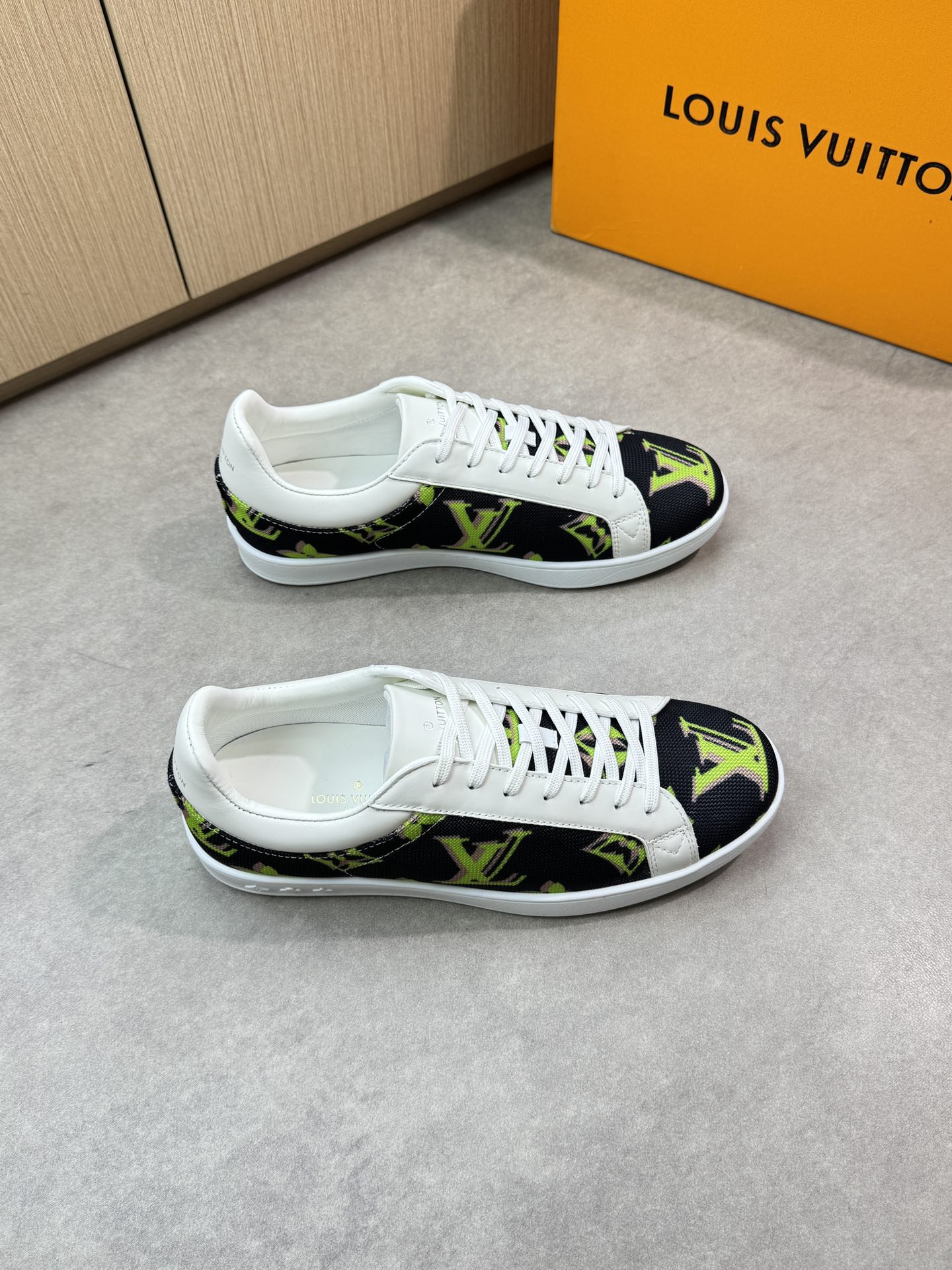 [TOP] Louis Vuitton LV Men's Casual Sports Sneakers - 3 Colors