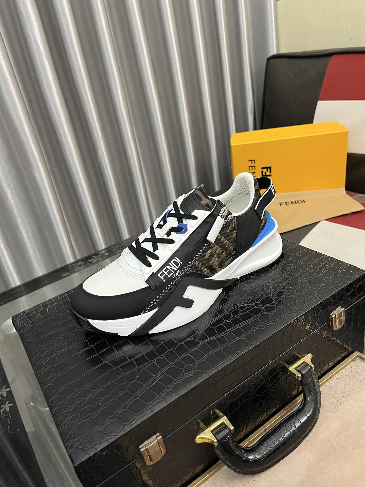 [TOP] FENDI Men's Casual Shoes - 4 Colour