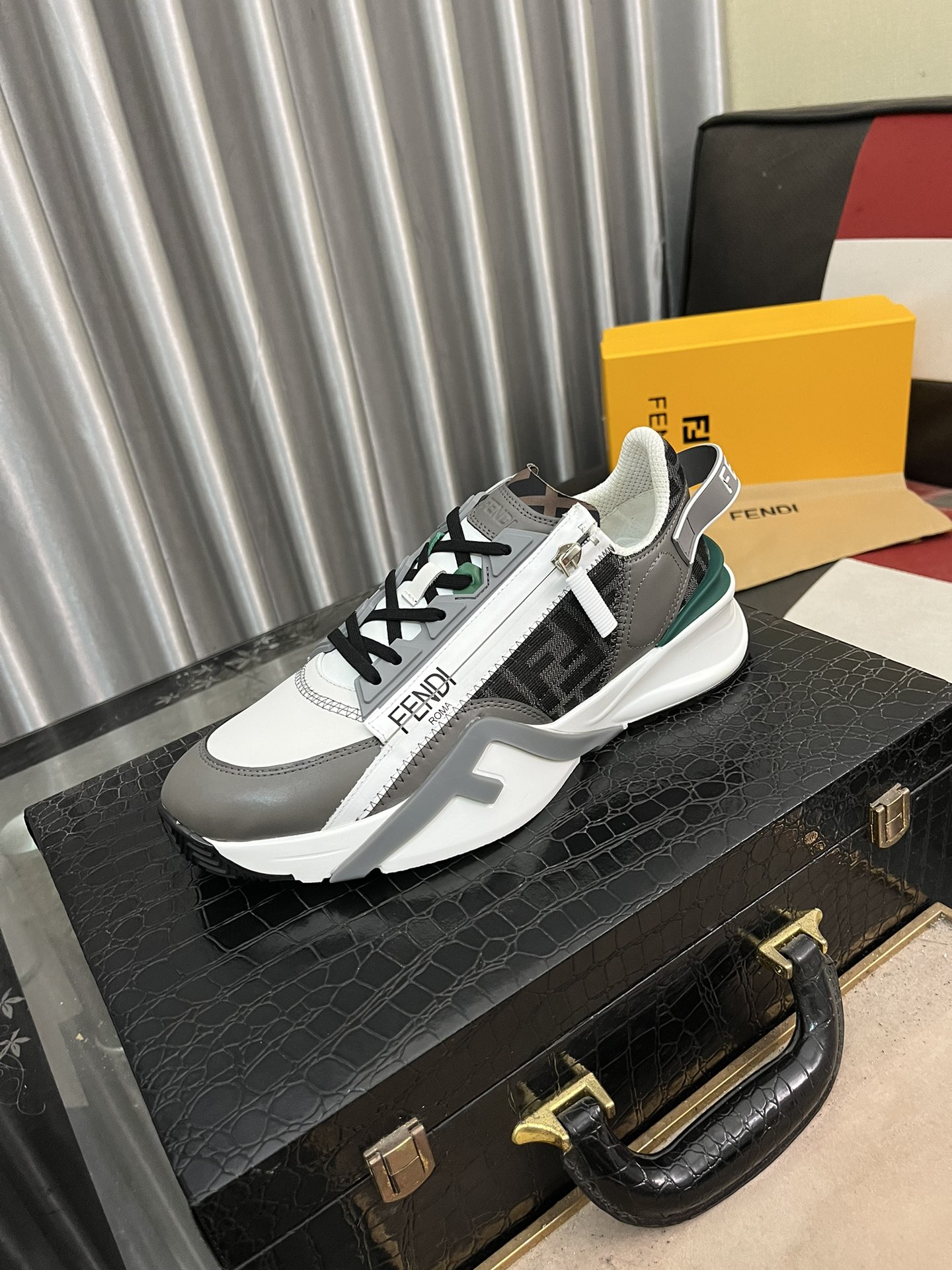 [TOP] FENDI Men's Casual Shoes - 4 Colour