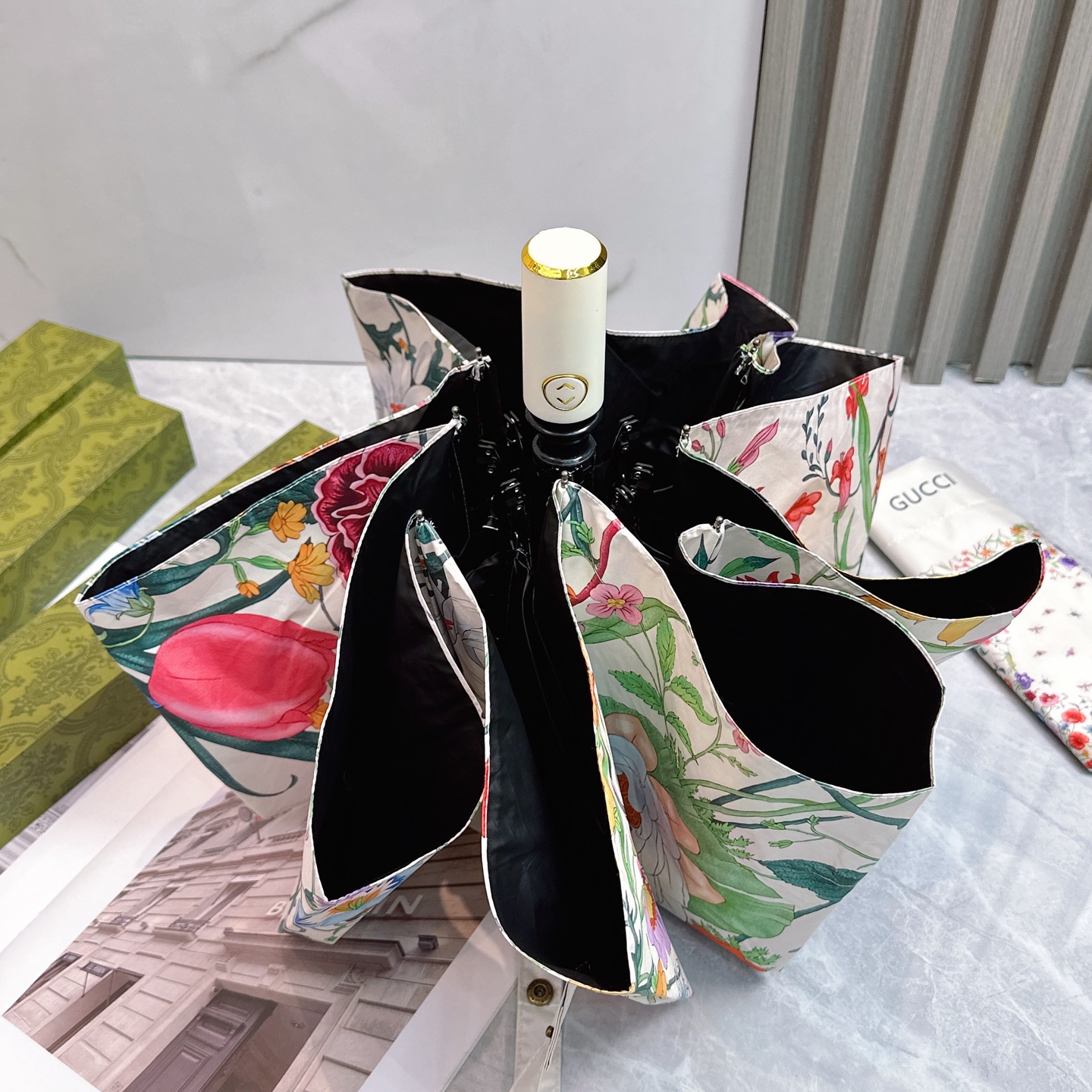 [TOP] GUCCI Umbrella - Beige