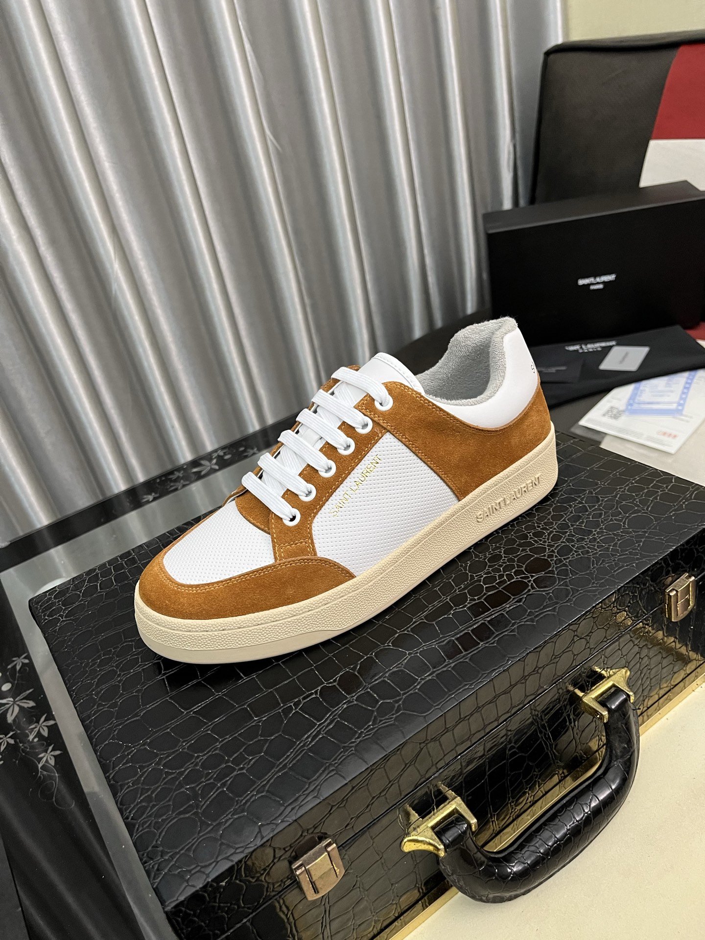 [TOP] Yves Saint Laurent  YSL Casual Sports Sneakers - 2 Colors