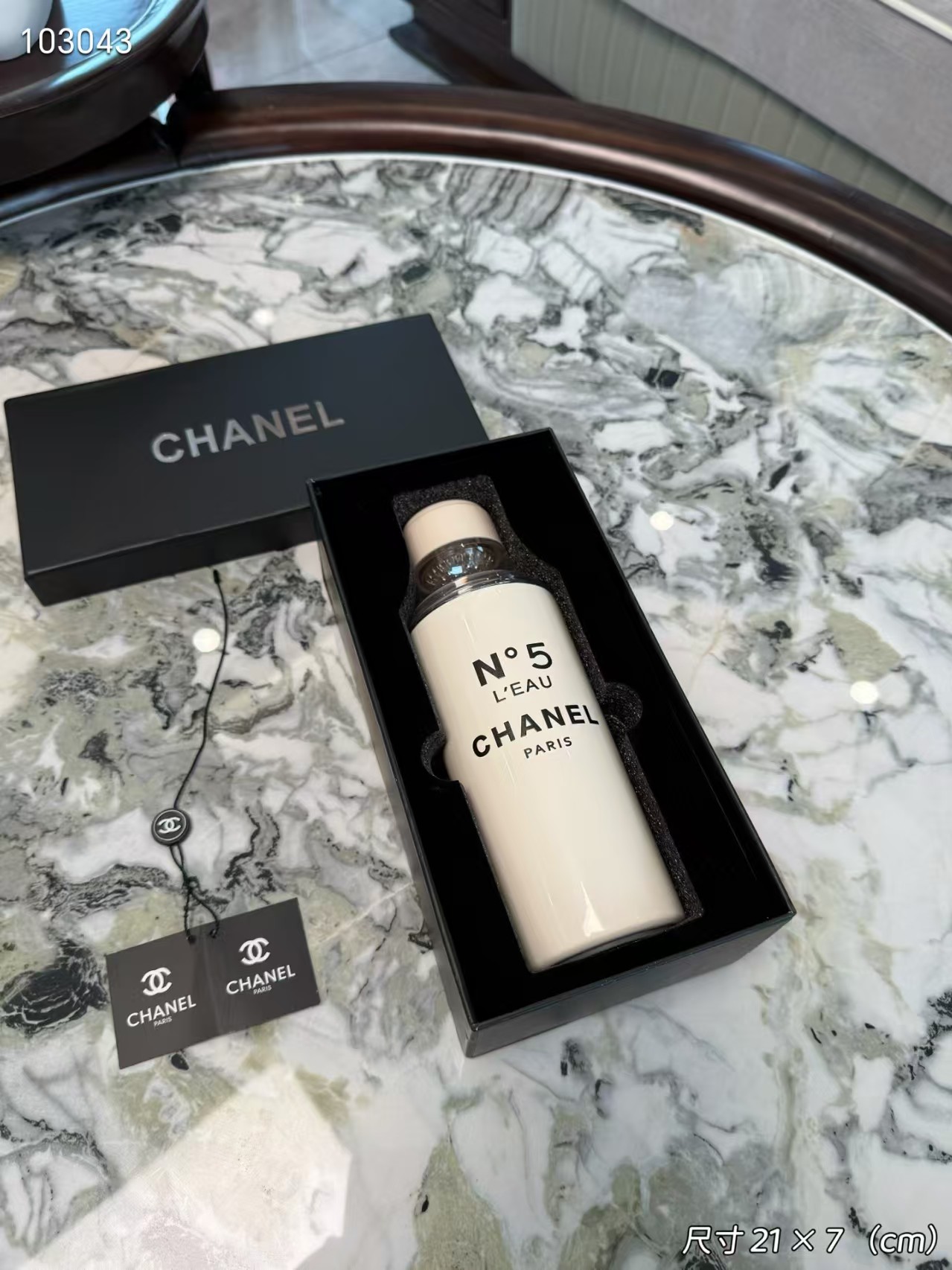 [TOP] CHANEL Bottle w White Silicon