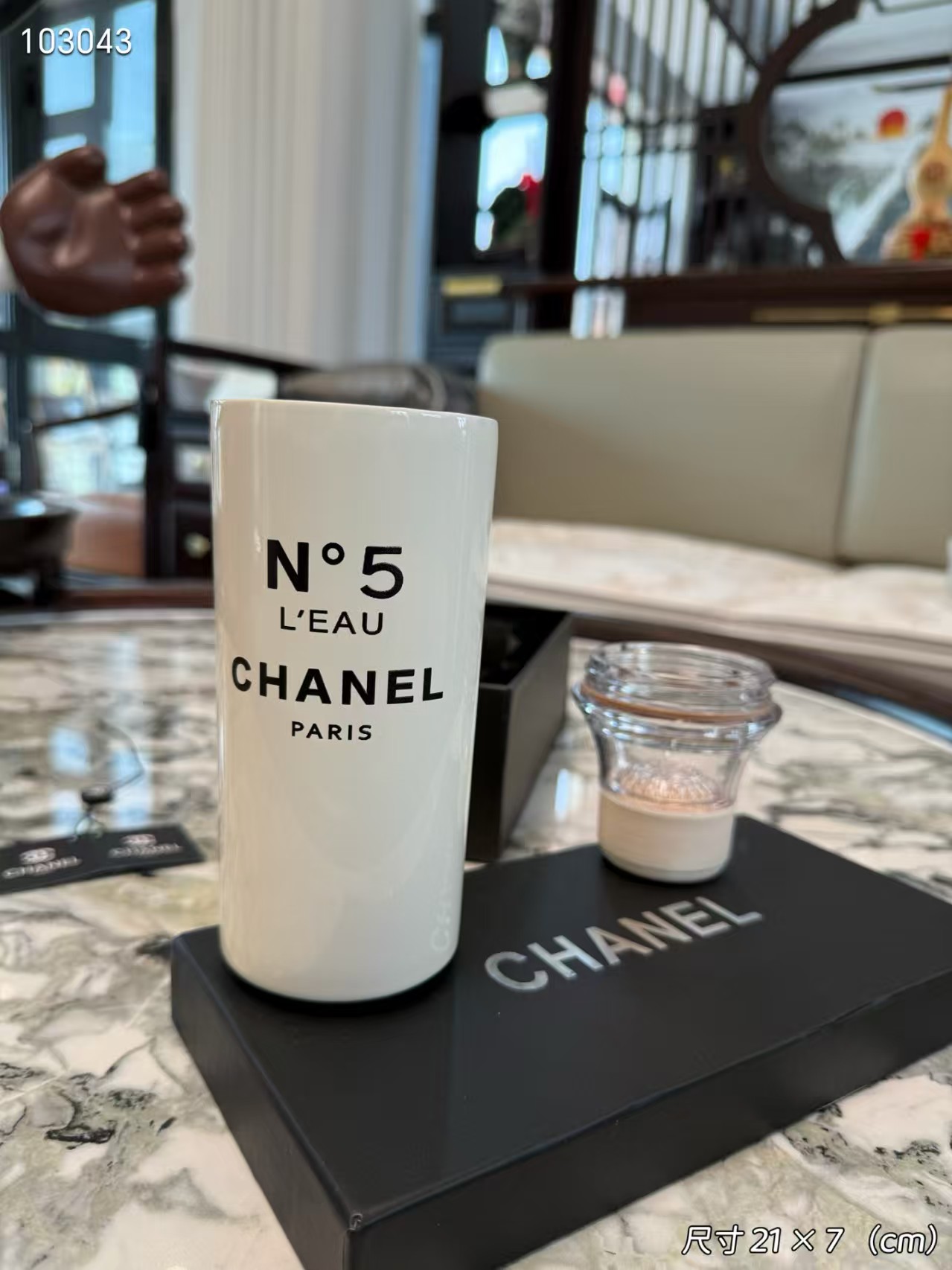 [TOP] CHANEL Bottle w White Silicon