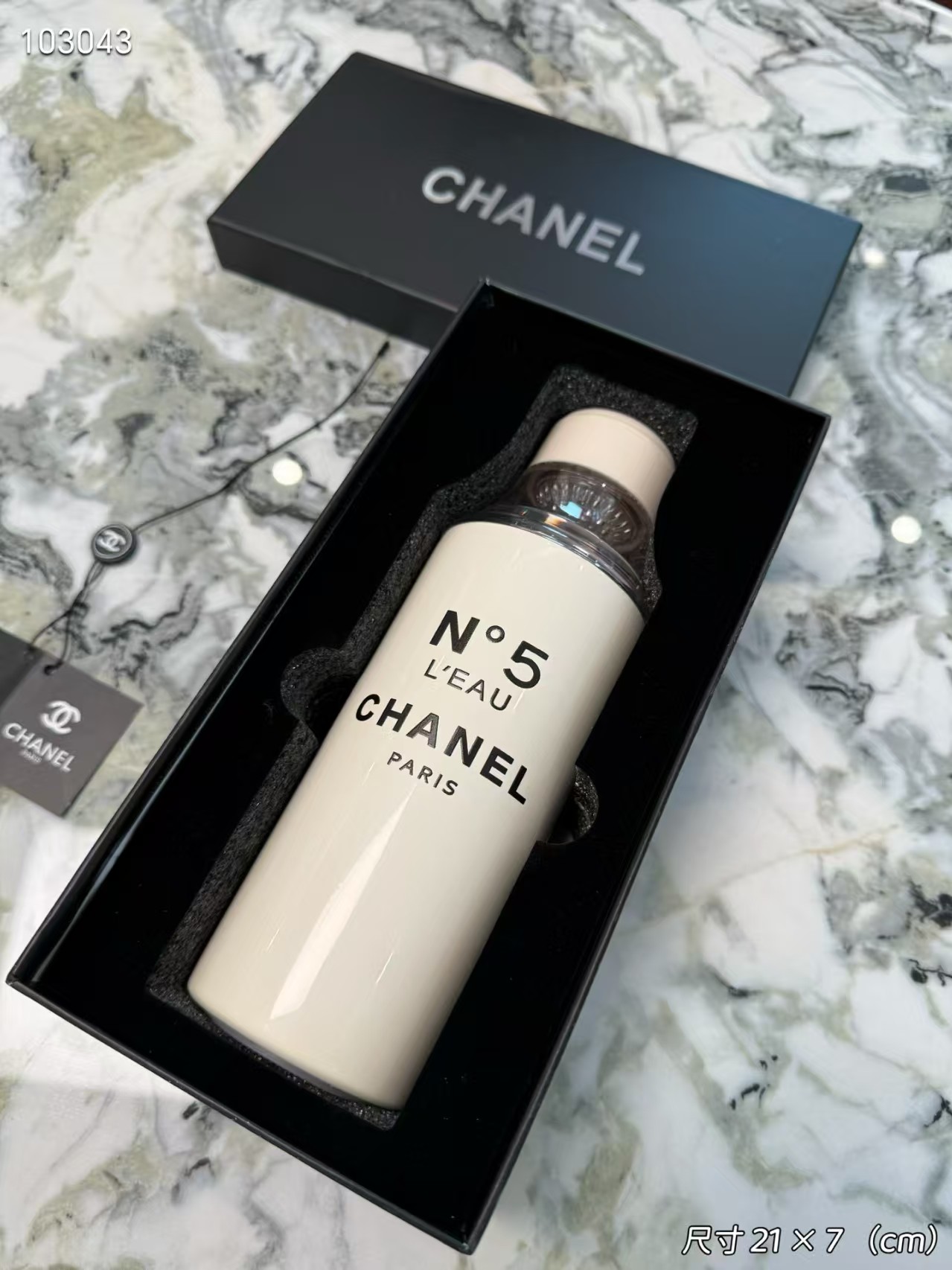 [TOP] CHANEL Bottle w White Silicon