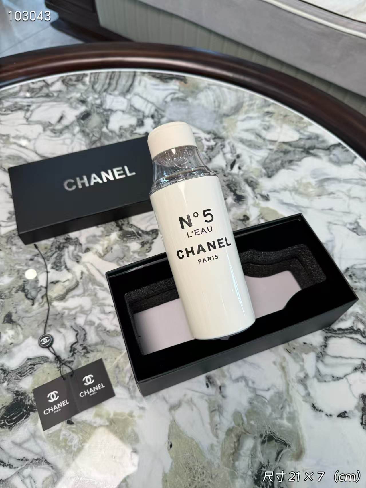 [TOP] CHANEL Bottle w White Silicon