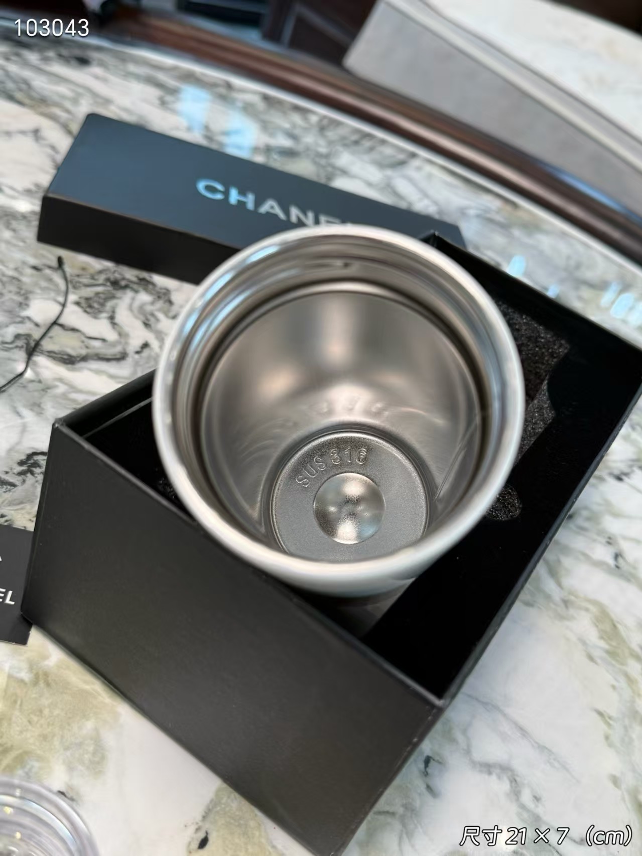 [TOP] CHANEL Bottle w White Silicon