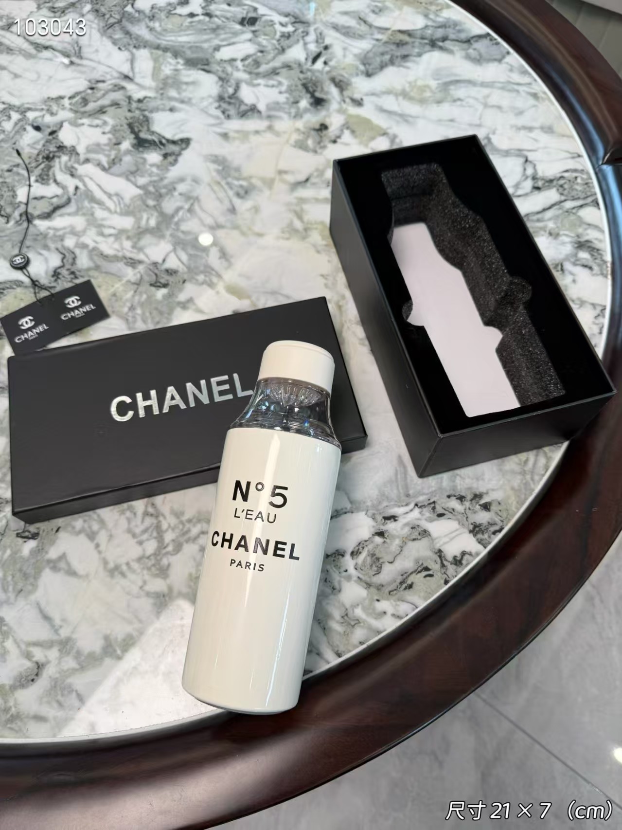[TOP] CHANEL Bottle w White Silicon