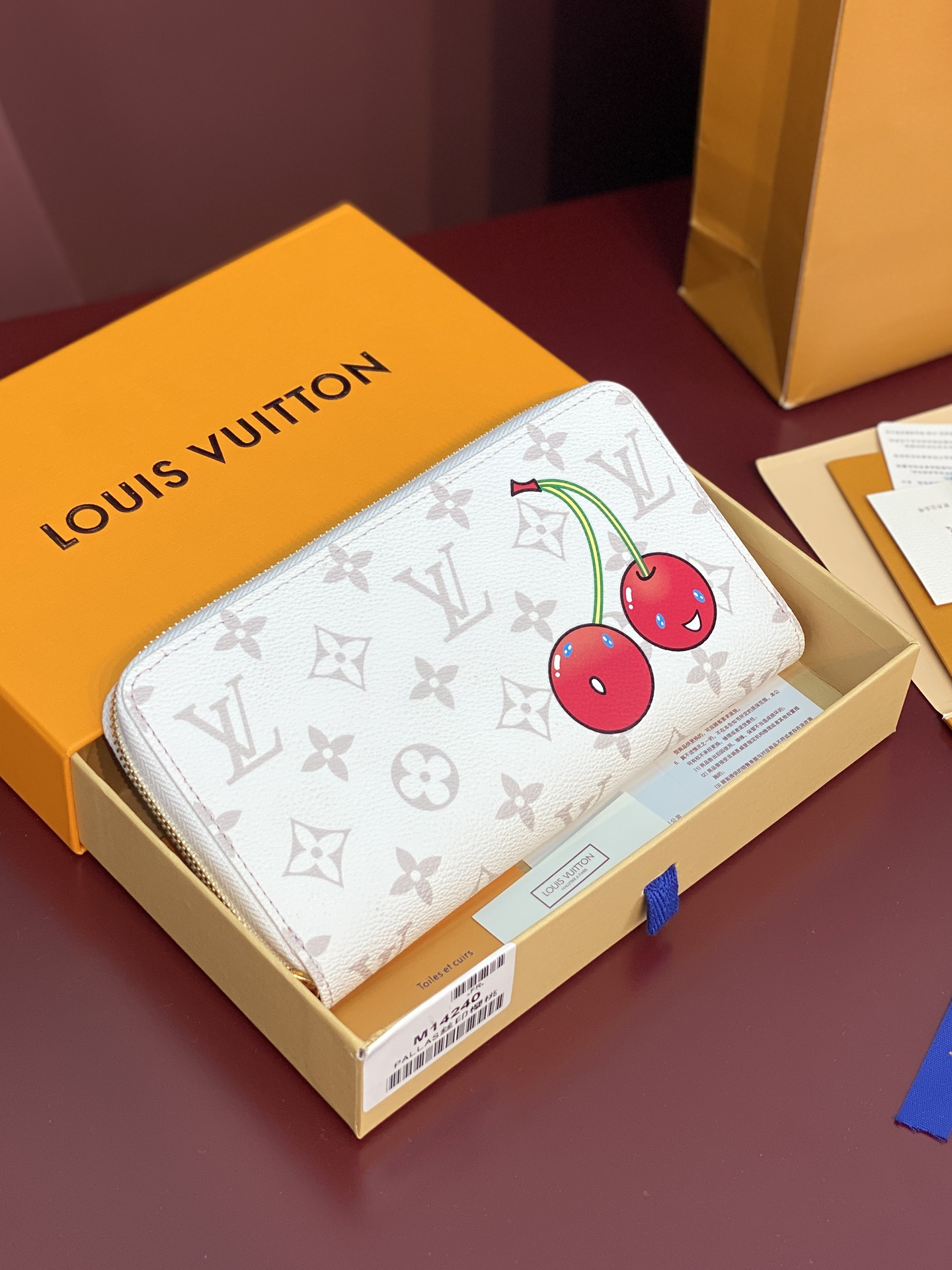 [TOP] Louis Vuitton LV Zip Wallet with Cherry Pattern 19.5x10.5x2.5cm - White