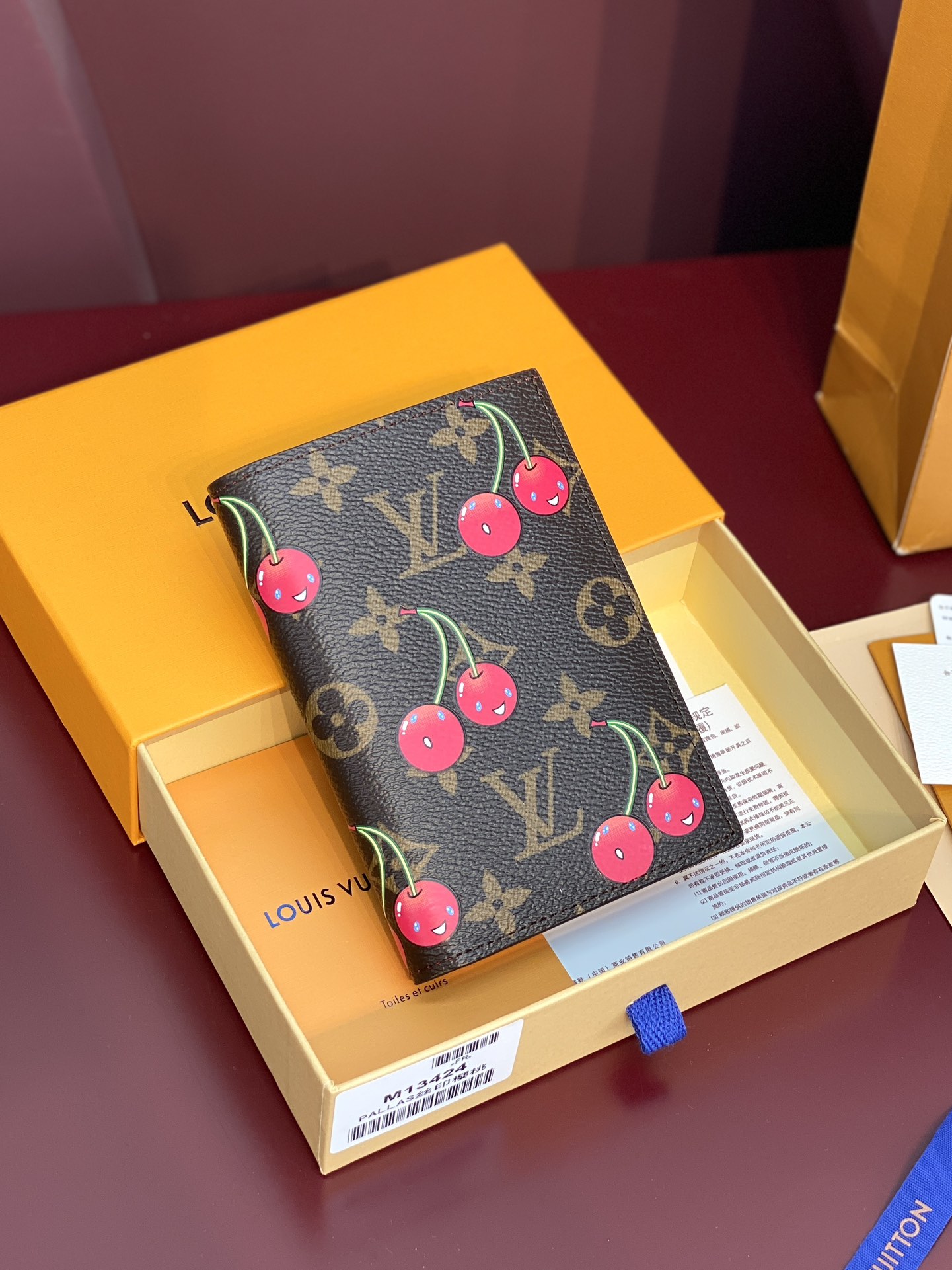 [TOP] Louis Vuitton LV Passport Holder Monogram with Cherry Pattern 14x2.5x10cm - Brown