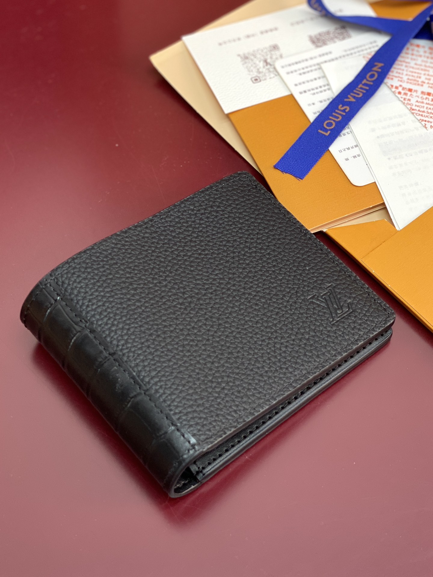 [TOP] Louis Vuitton LV Men's Short Wallet with Crocodile Leather 12x9x1cm - Black