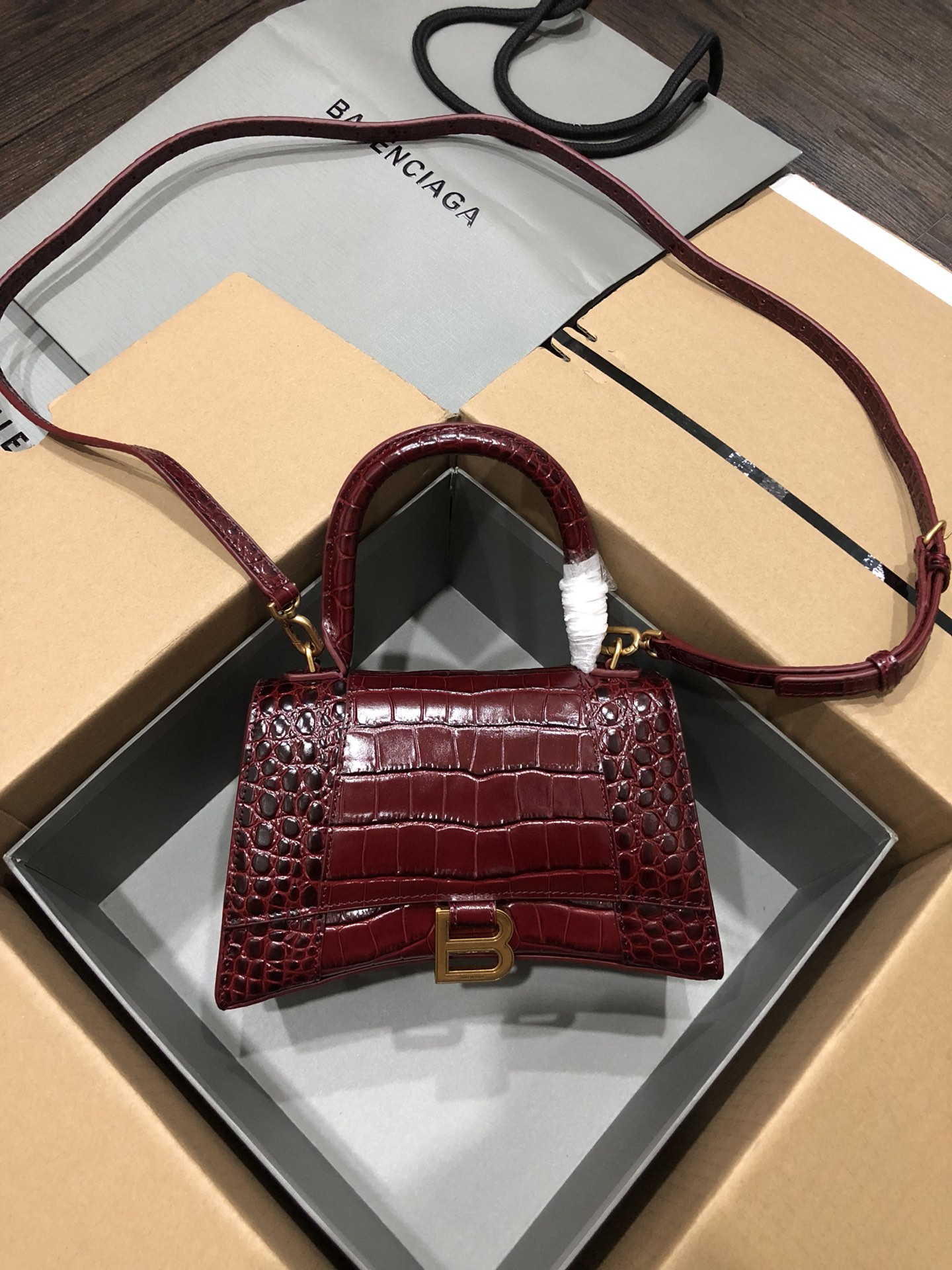 [TOP] BALENCIAGA Crocodile-Print Hourglass Bag 19/23cm - Claret