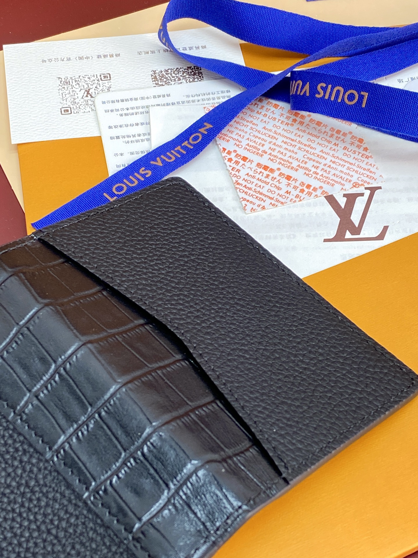 [TOP] Louis Vuitton LV Men's Card Holder with Crocodile Leather 8x11x1cm - Black