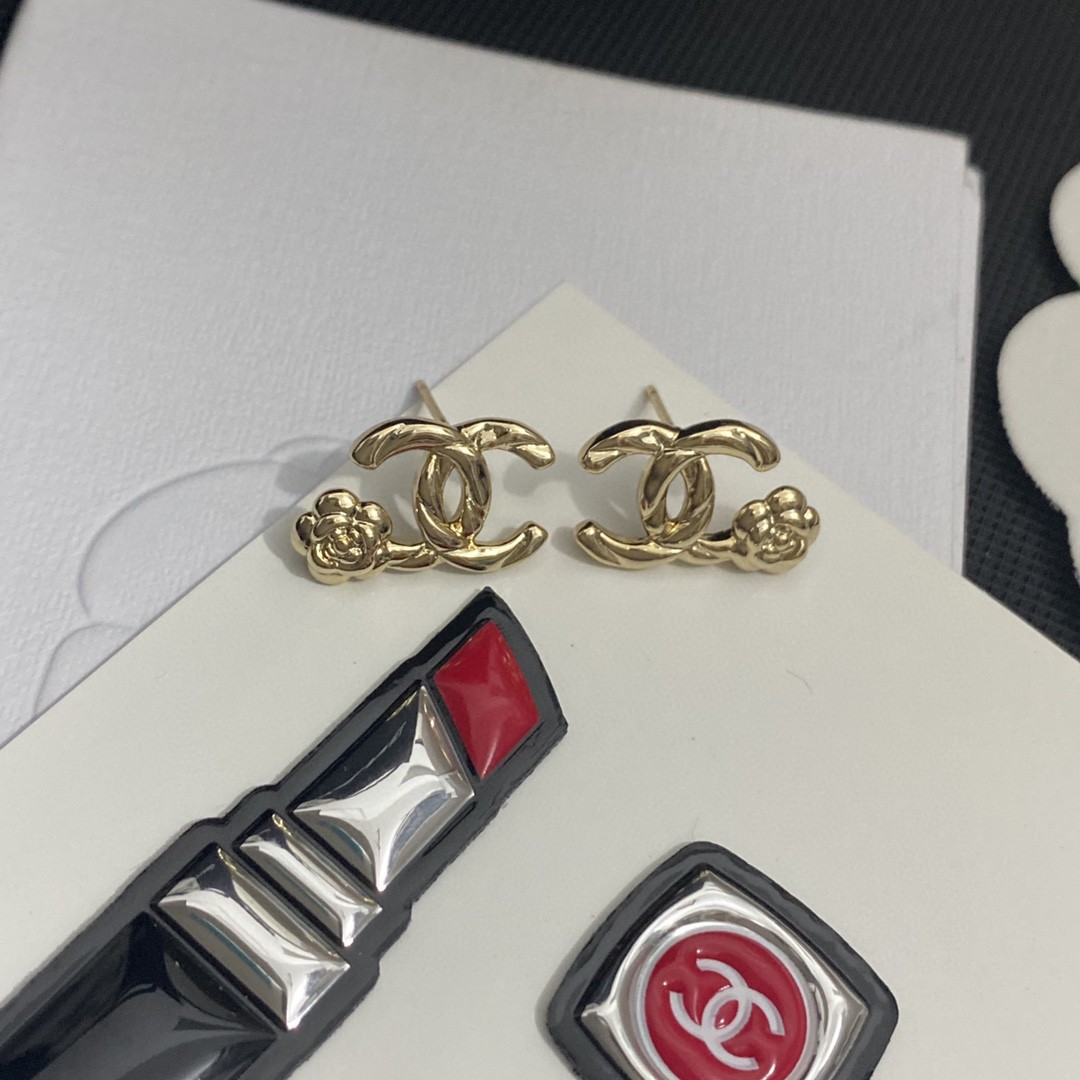 [TOP] CHANEL Earrings - Gold