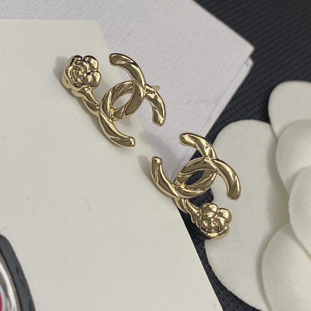 [TOP] CHANEL Earrings - Gold