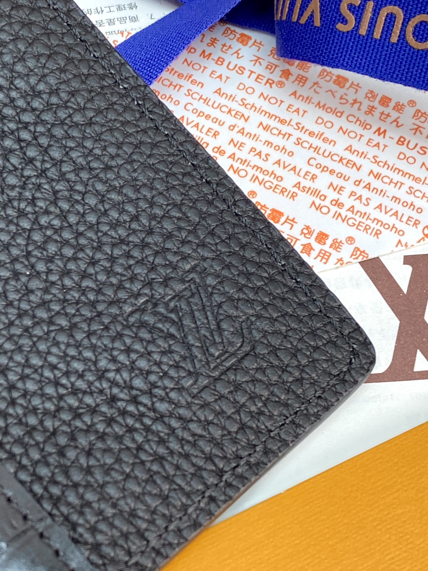 [TOP] Louis Vuitton LV Men's Card Holder with Crocodile Leather 8x11x1cm - Black