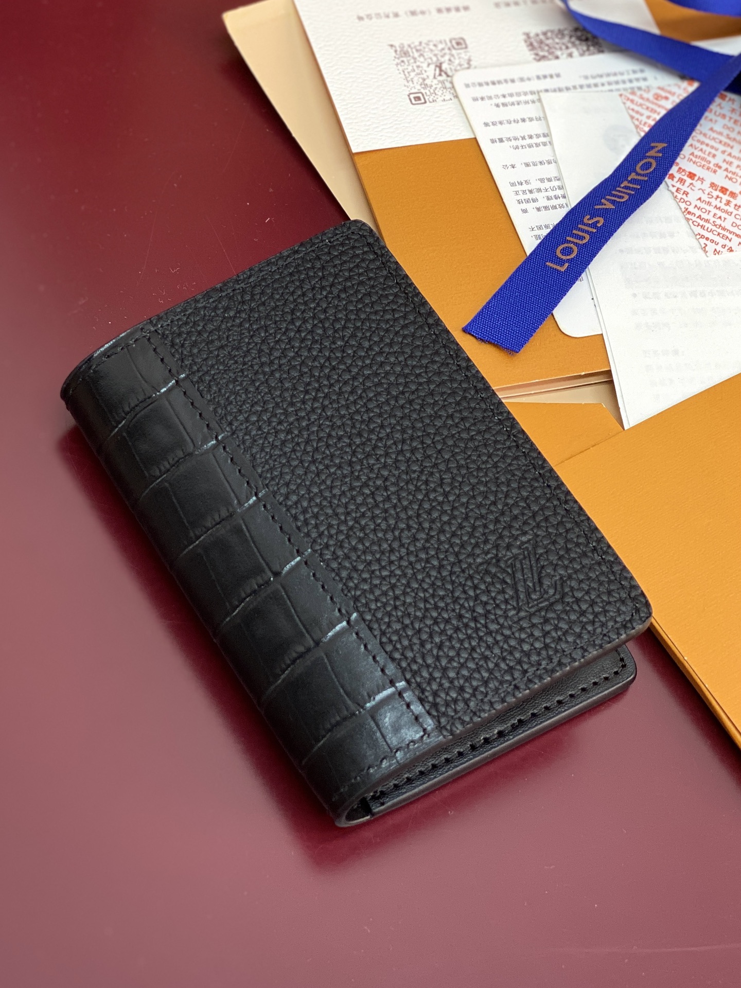 [TOP] Louis Vuitton LV Men's Card Holder with Crocodile Leather 8x11x1cm - Black