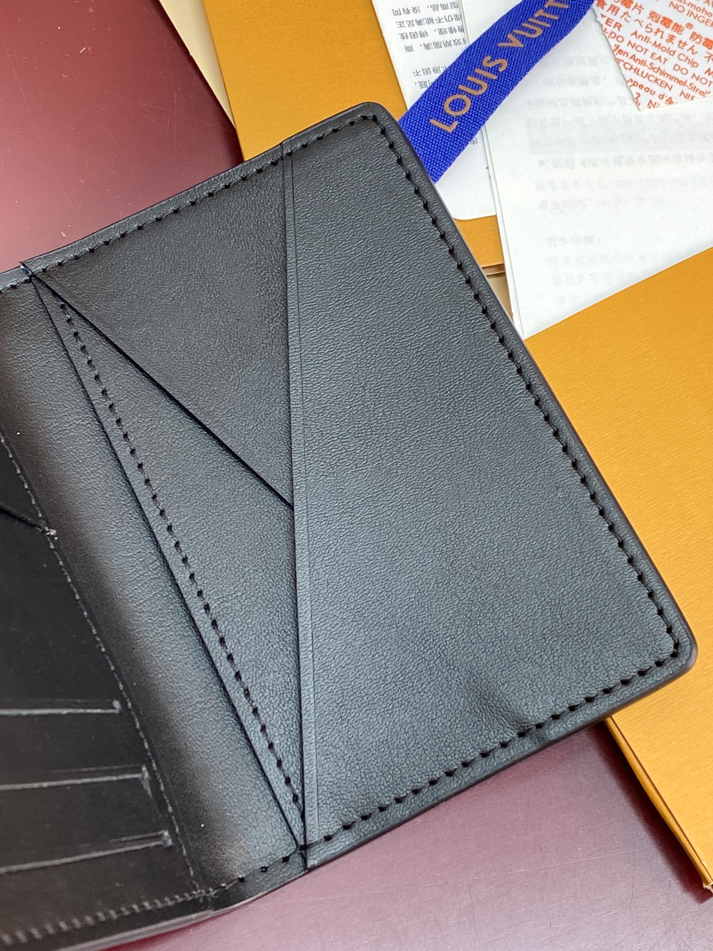 [TOP] Louis Vuitton LV Men's Card Holder with Crocodile Leather 8x11x1cm - Black