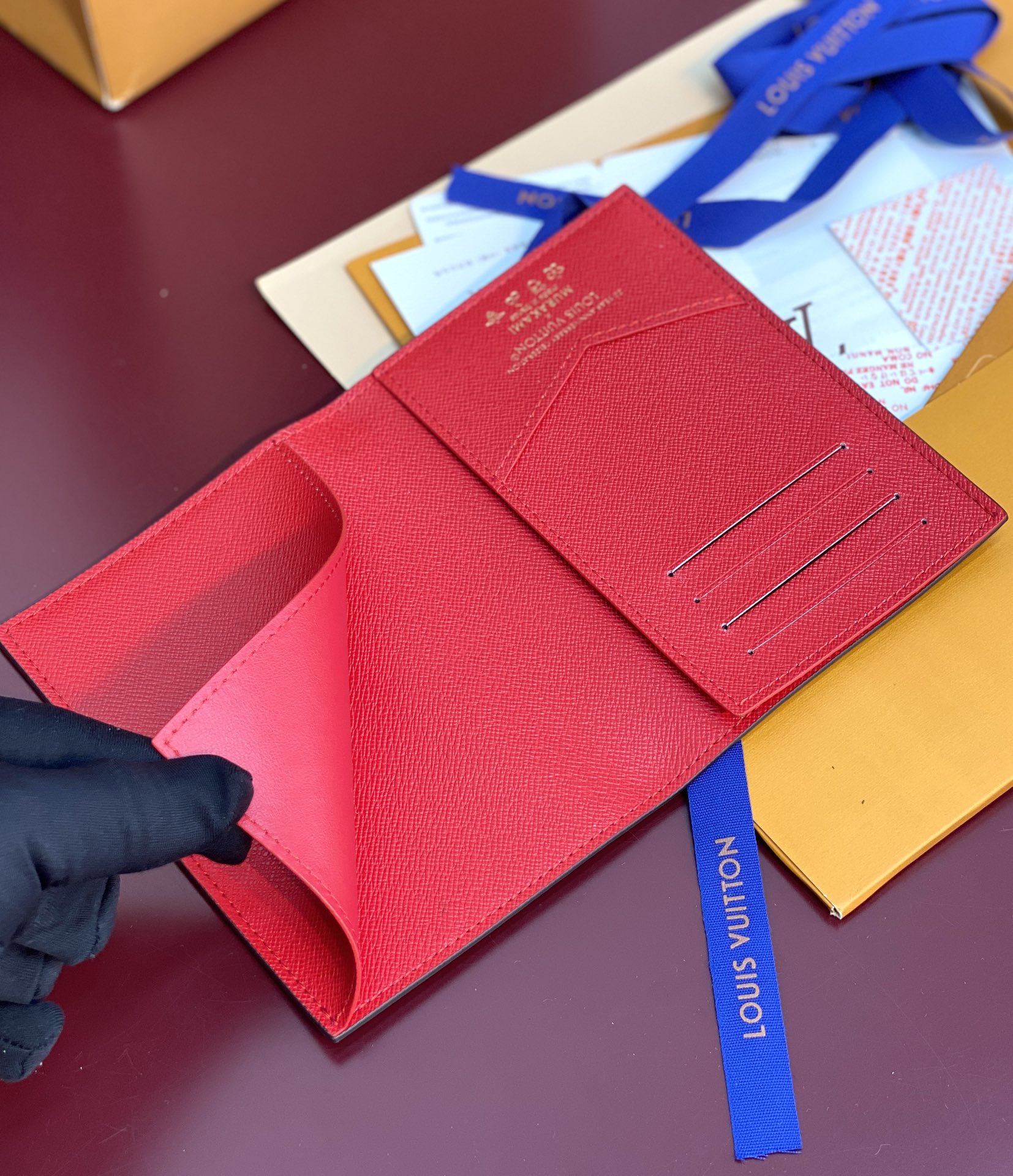 [TOP] Louis Vuitton LV Passport Holder Monogram with Cherry Pattern 14x2.5x10cm - Brown