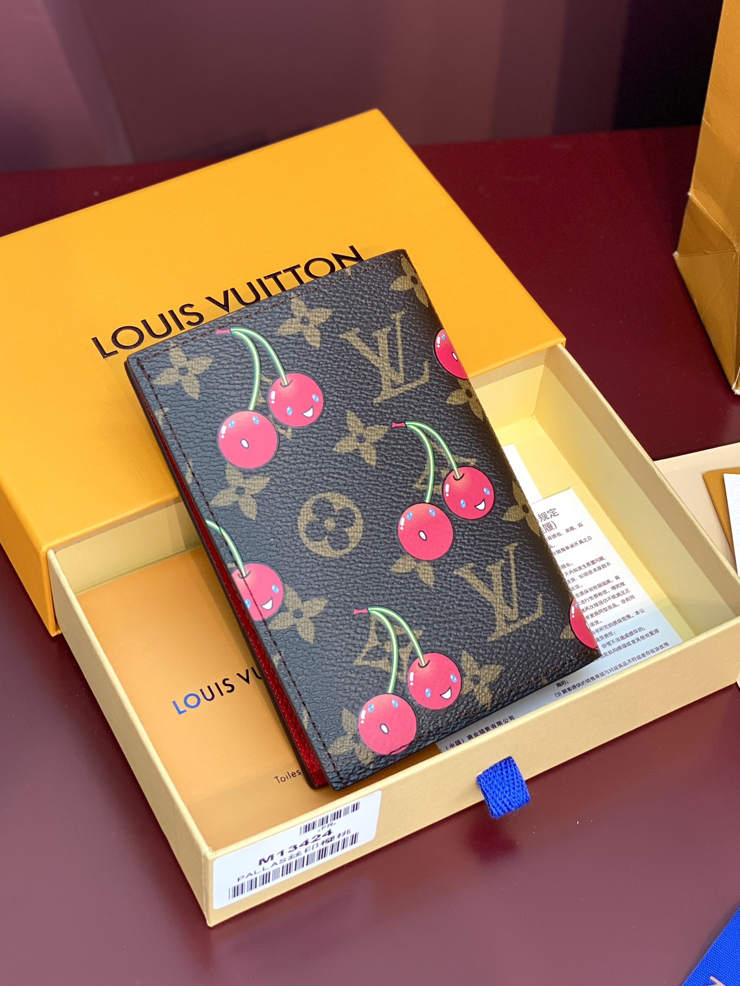 [TOP] Louis Vuitton LV Passport Holder Monogram with Cherry Pattern 14x2.5x10cm - Brown