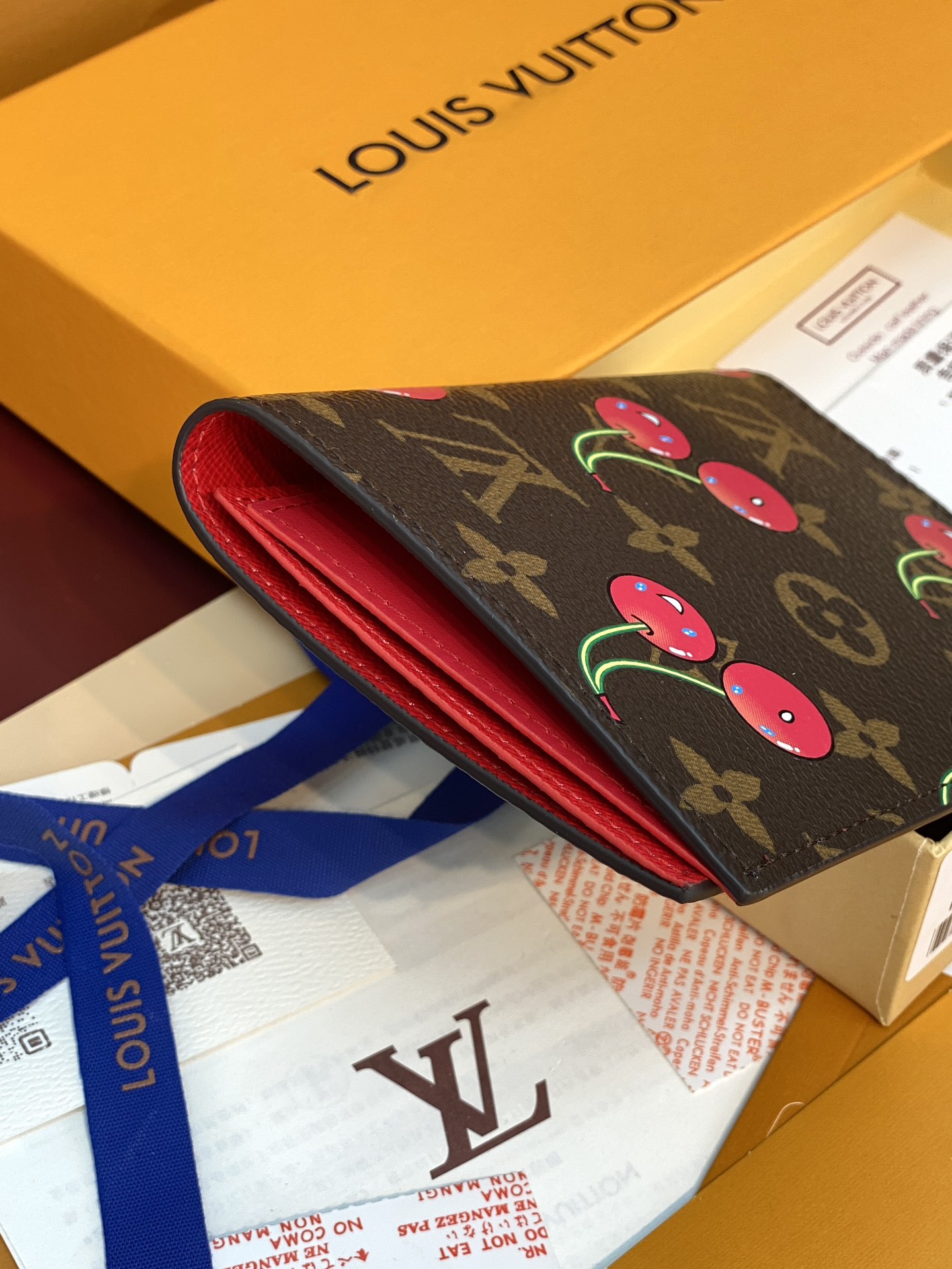 [TOP] Louis Vuitton LV Passport Holder Monogram with Cherry Pattern 14x2.5x10cm - Brown