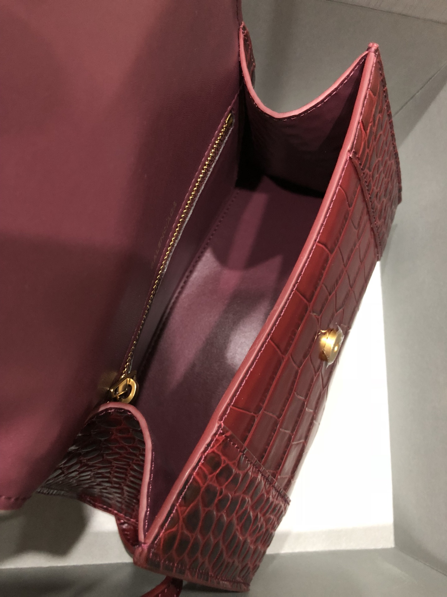 [TOP] BALENCIAGA Crocodile-Print Hourglass Bag 19/23cm - Claret