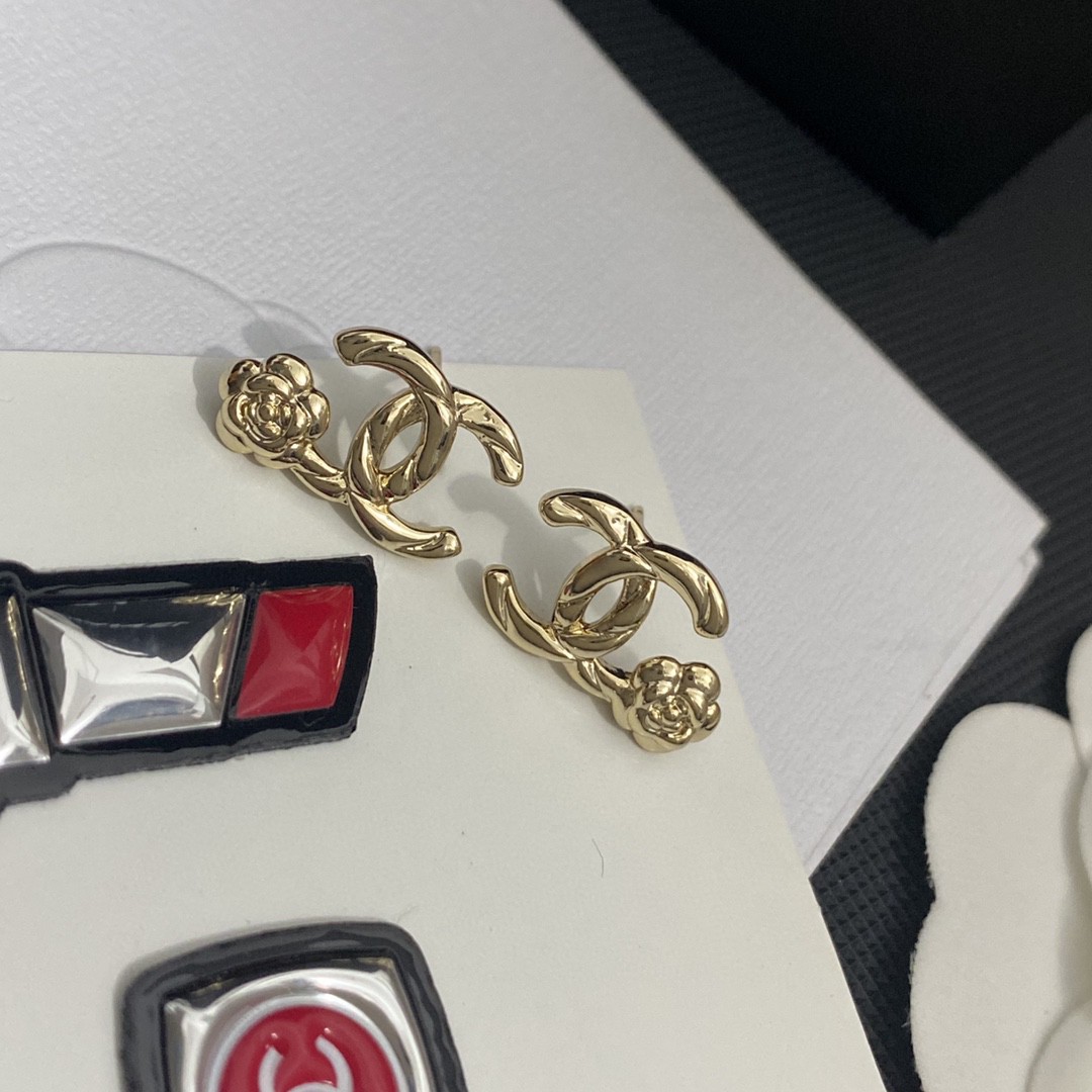 [TOP] CHANEL Earrings - Gold