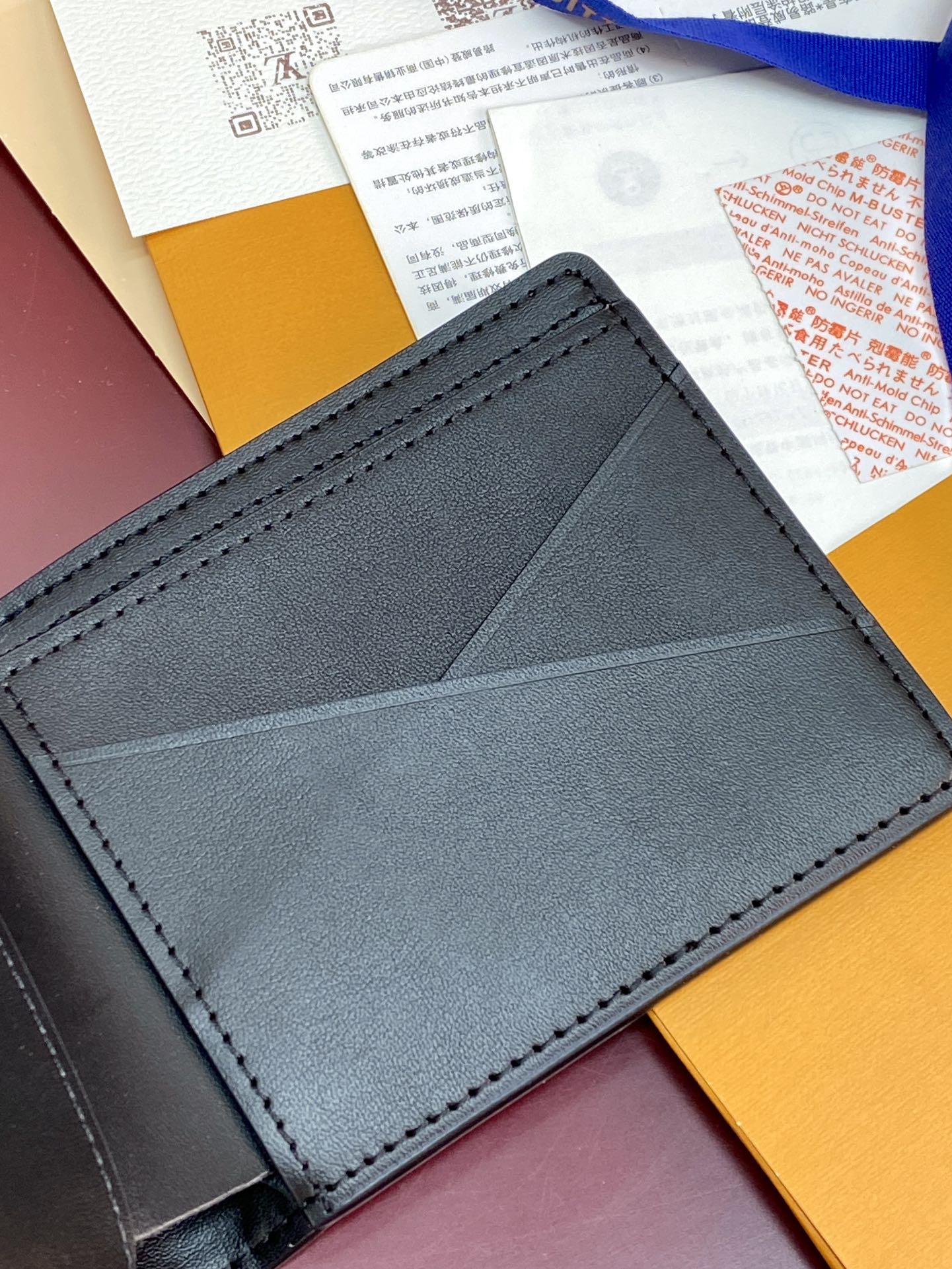 [TOP] Louis Vuitton LV Men's Short Wallet with Crocodile Leather 12x9x1cm - Black