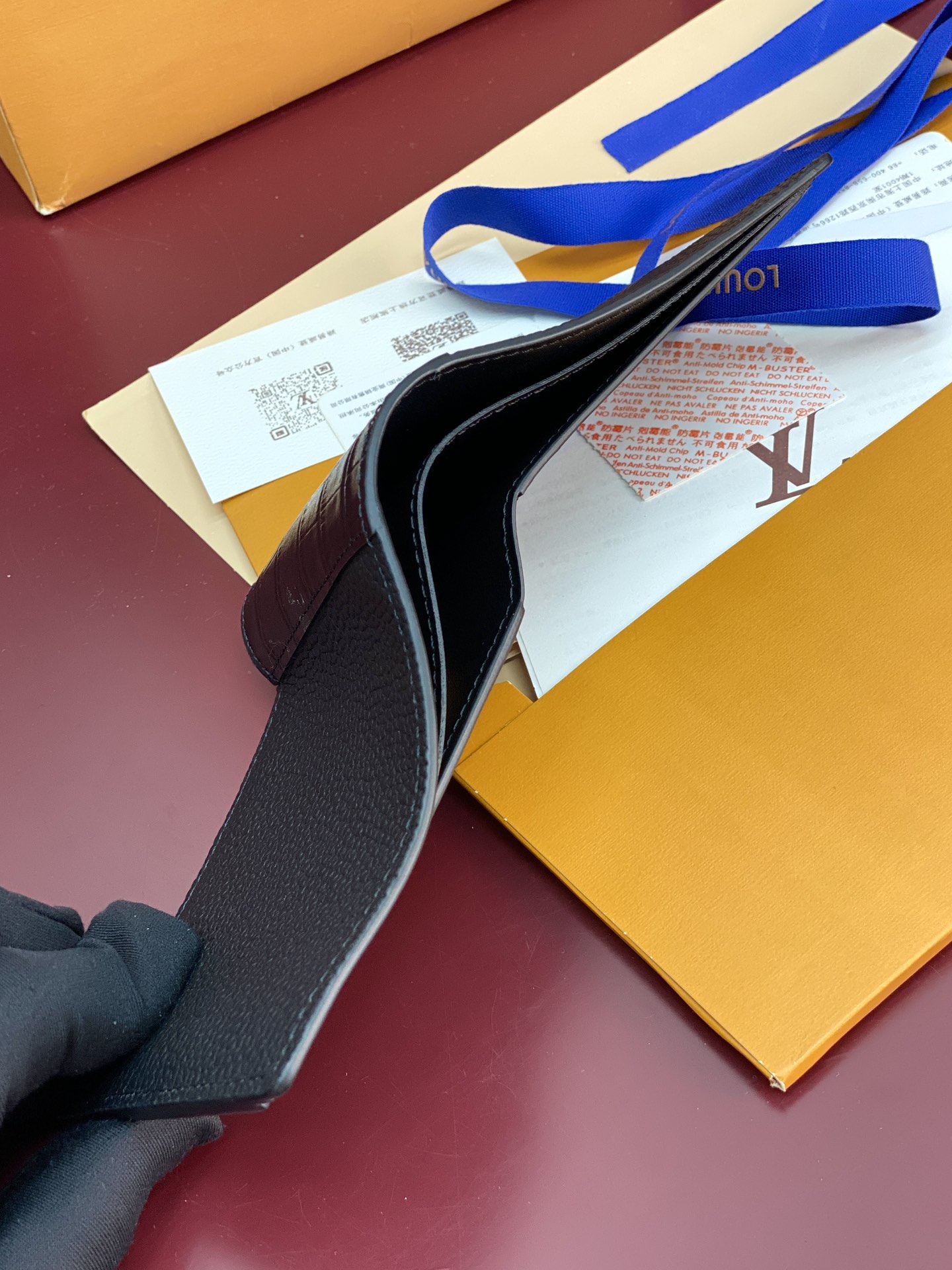 [TOP] Louis Vuitton LV Men's Short Wallet with Crocodile Leather 12x9x1cm - Black