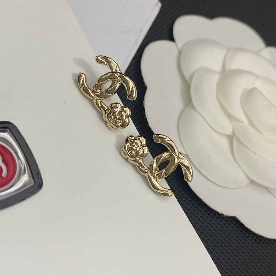[TOP] CHANEL Earrings - Gold