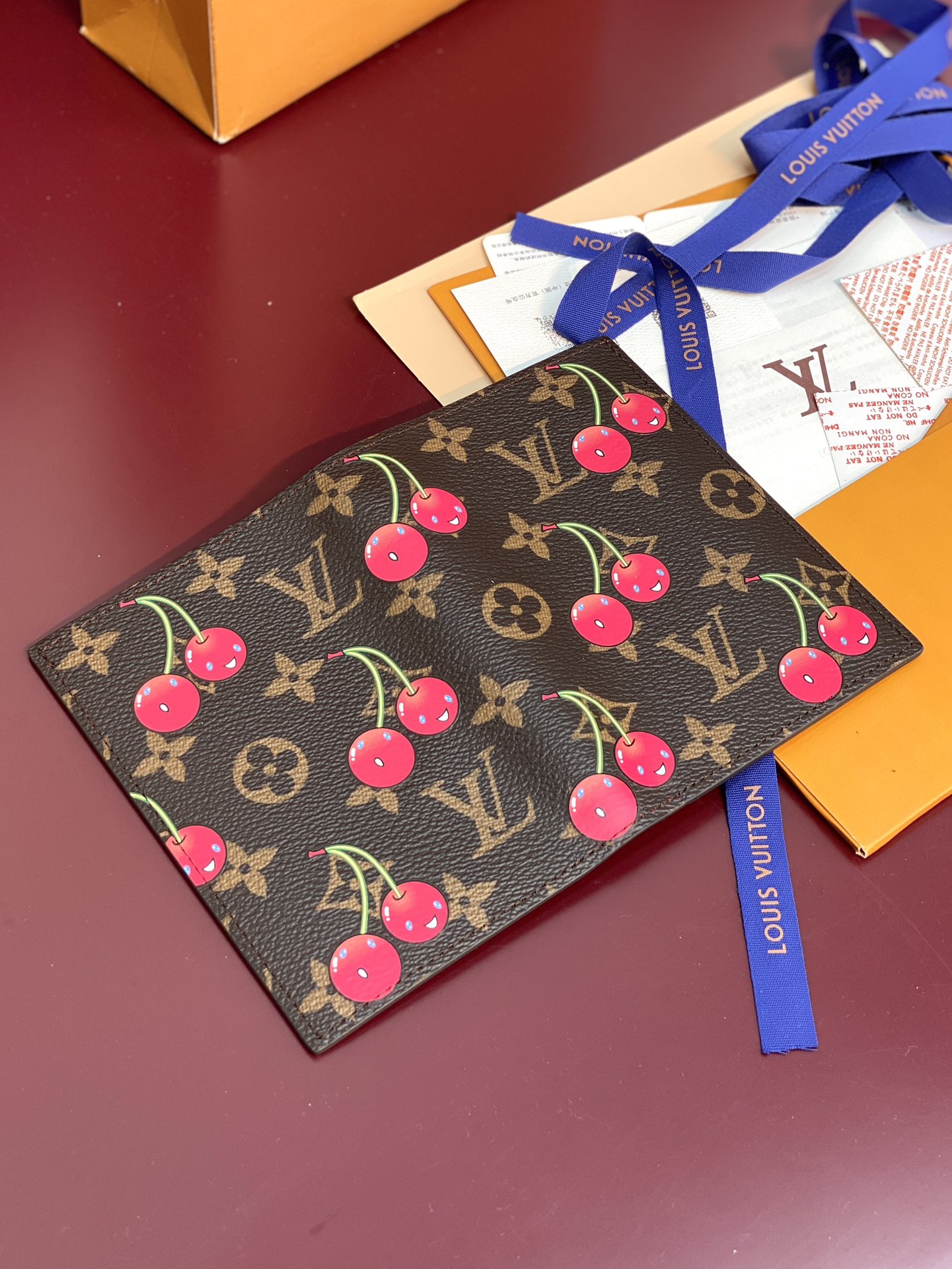 [TOP] Louis Vuitton LV Passport Holder Monogram with Cherry Pattern 14x2.5x10cm - Brown