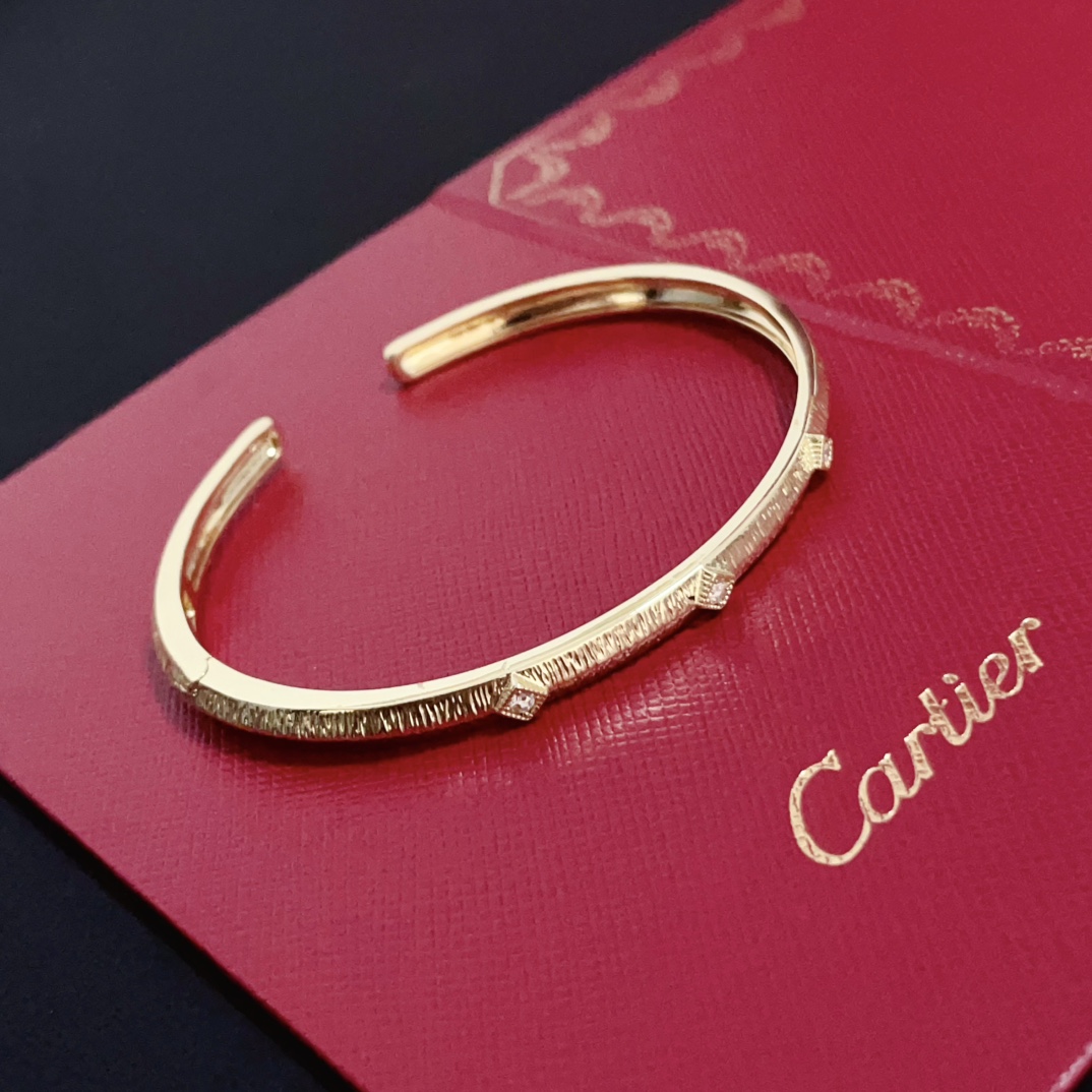 [TOP] Cartier Open Bracelet - Gold