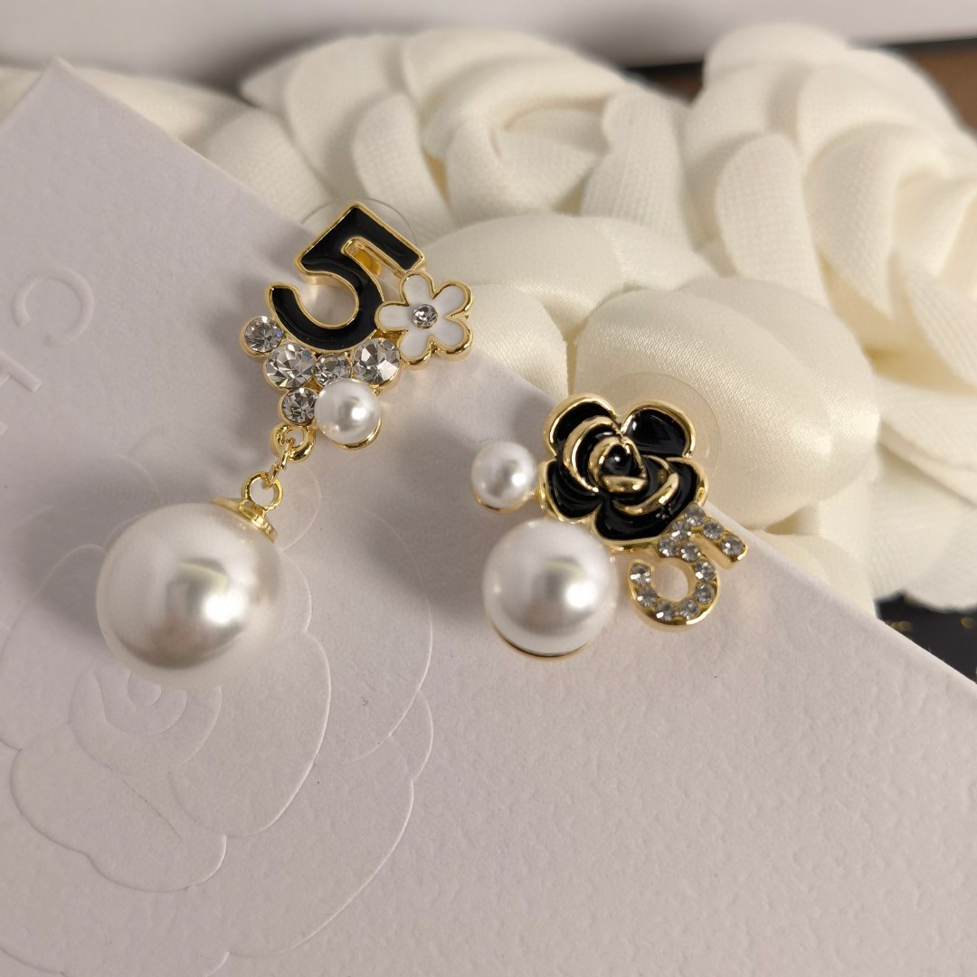 [TOP] CHANEL Earrings with Pearls and Flowers - 2 Color