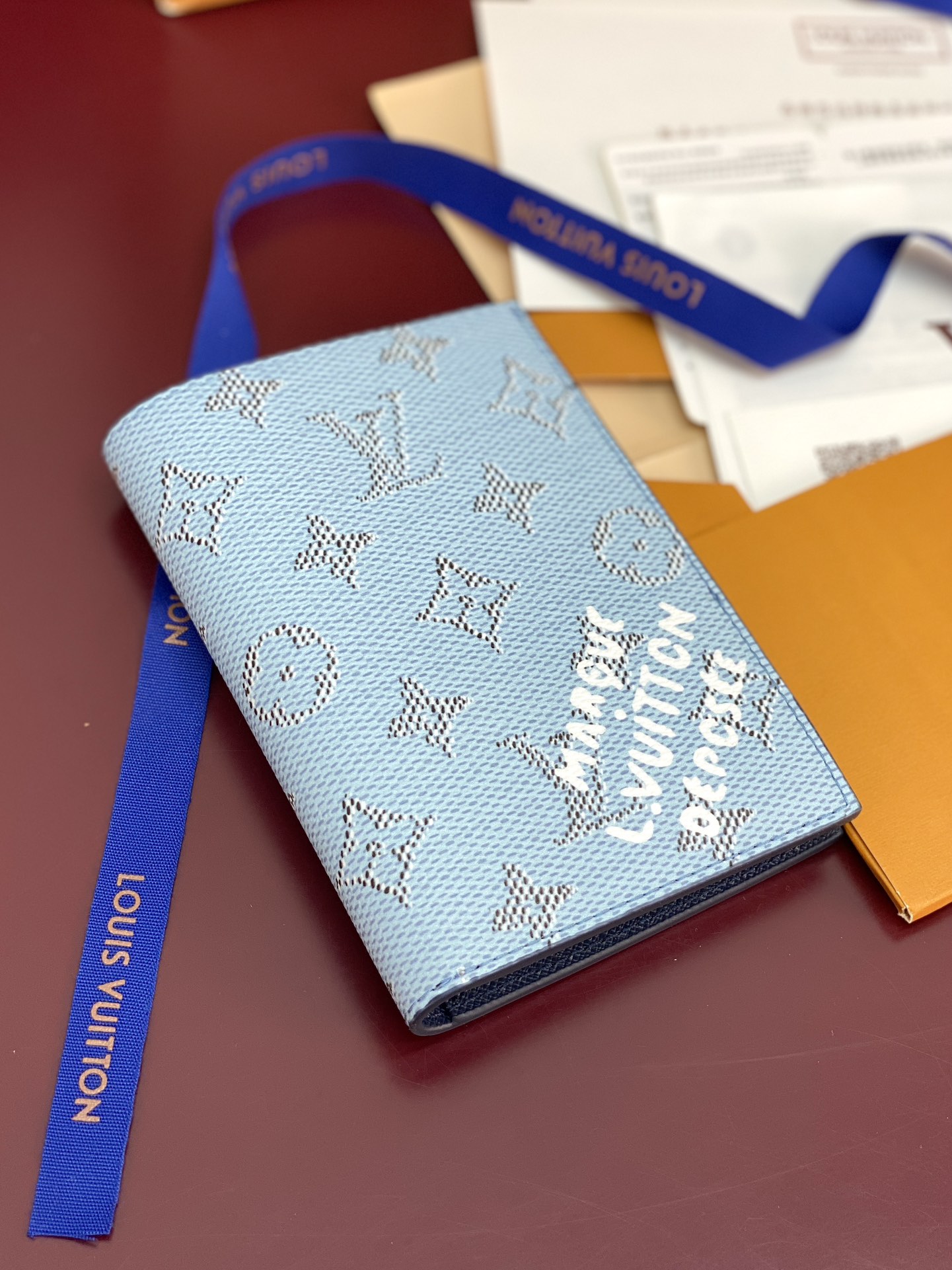 [TOP] Louis Vuitton LV Passport Holder in Monogram Heritage Coated Canvas / Calfskin 14x2.5x10cm - Blue