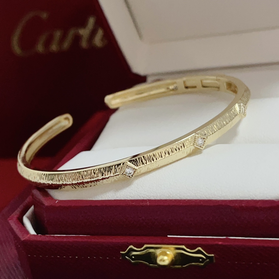 [TOP] Cartier Open Bracelet - Gold