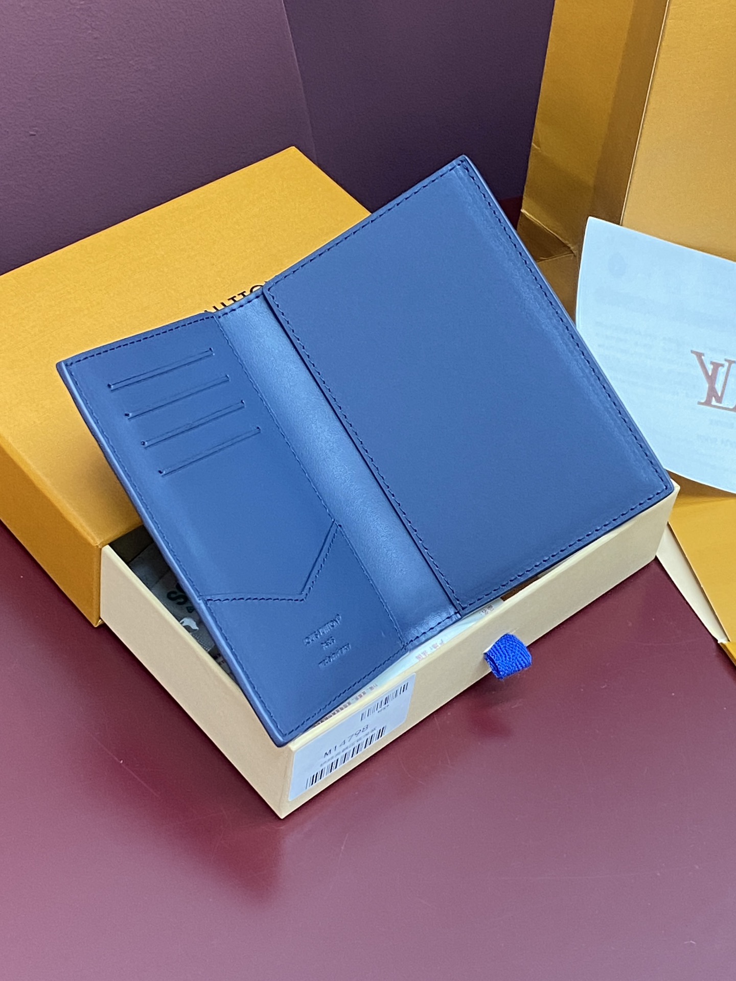 [TOP] Louis Vuitton LV Passport Holder Monogram Shadow Leather 14x2.5x10cm - Blue